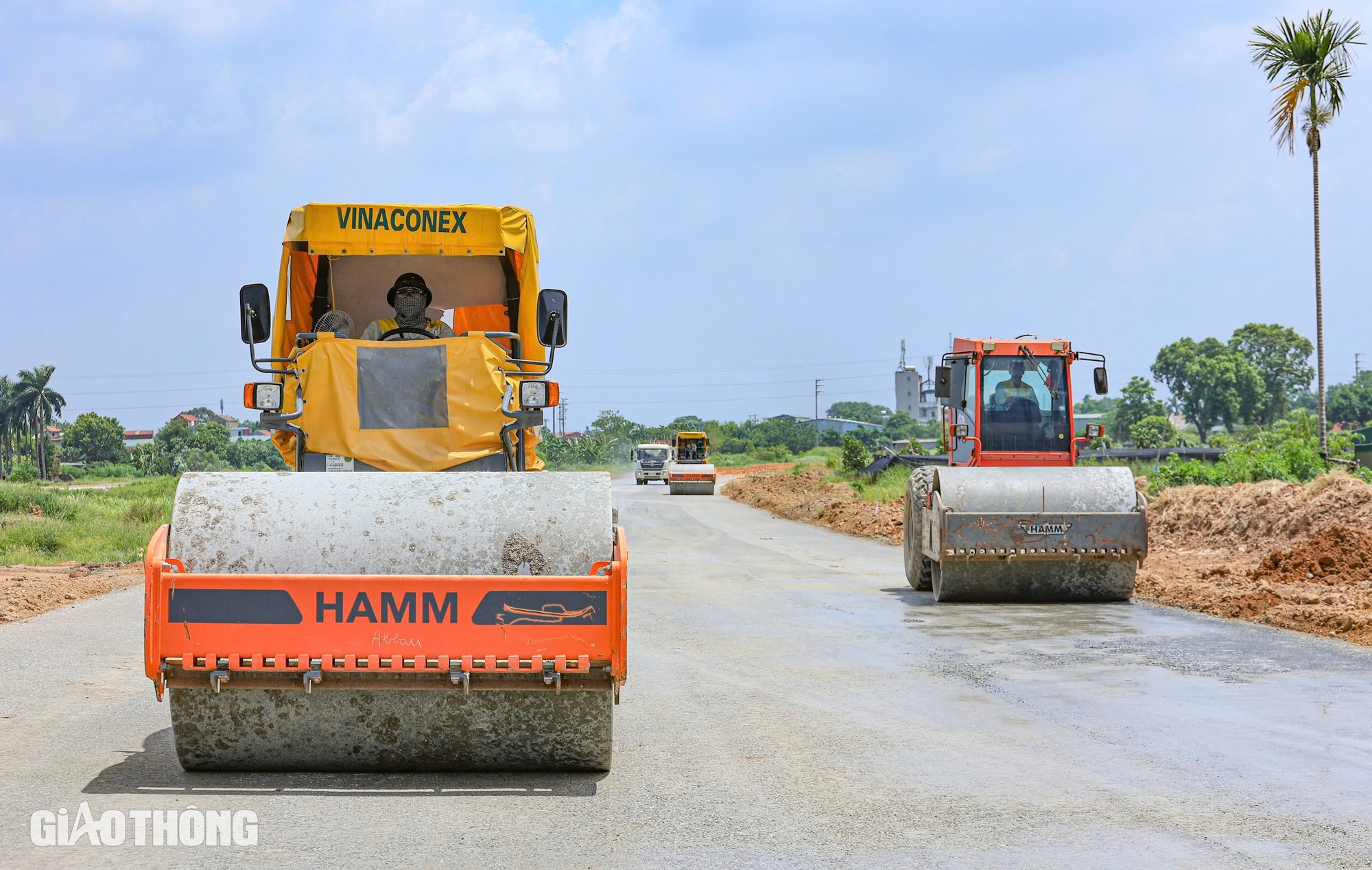 Những mét thảm đầu tiên trên tuyến Vành đai 4 - Vùng Thủ đô- Ảnh 12.