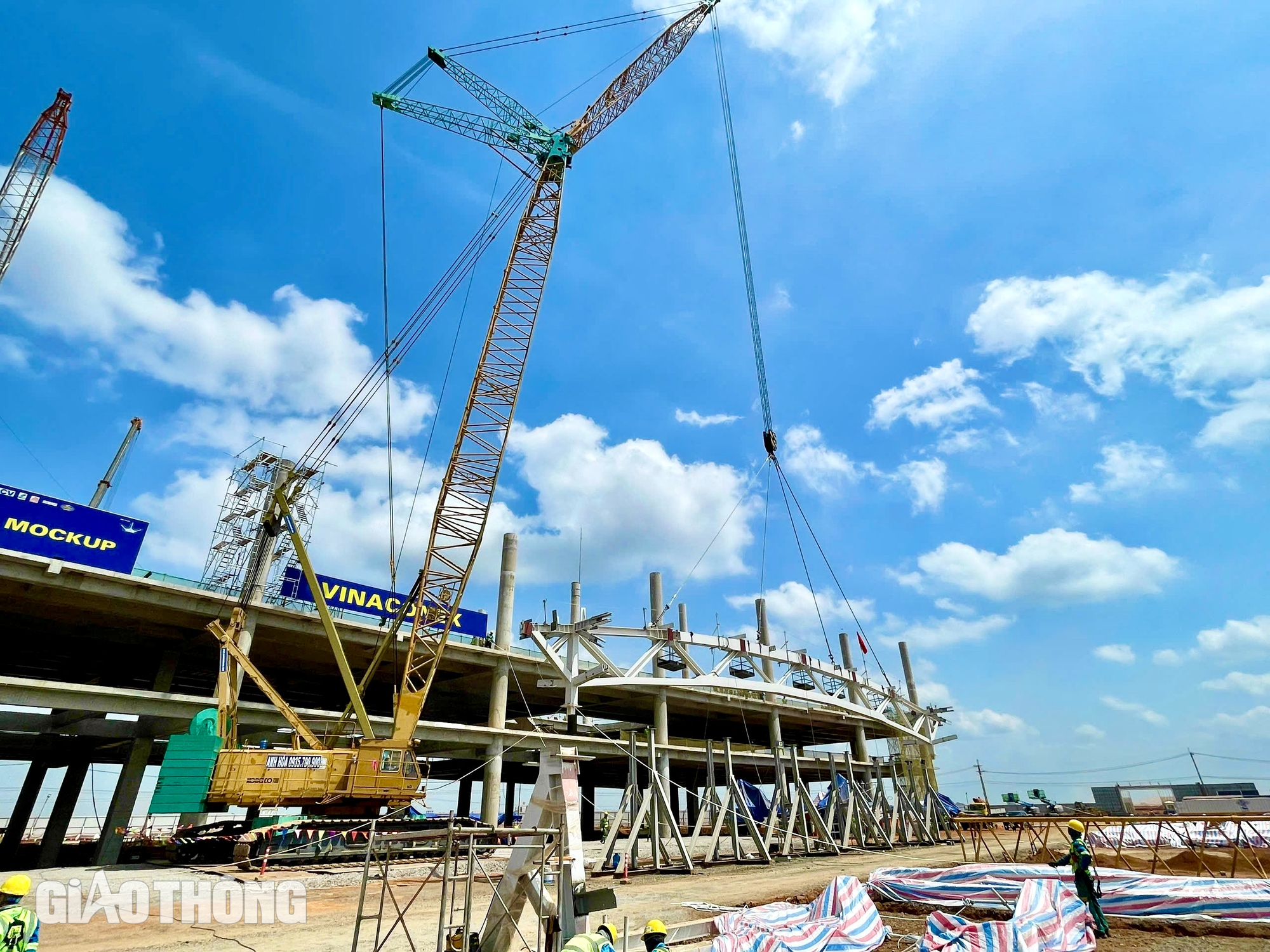 Lắp khung thép mái đầu tiên của "trái tim" siêu sân bay Long Thành- Ảnh 4.