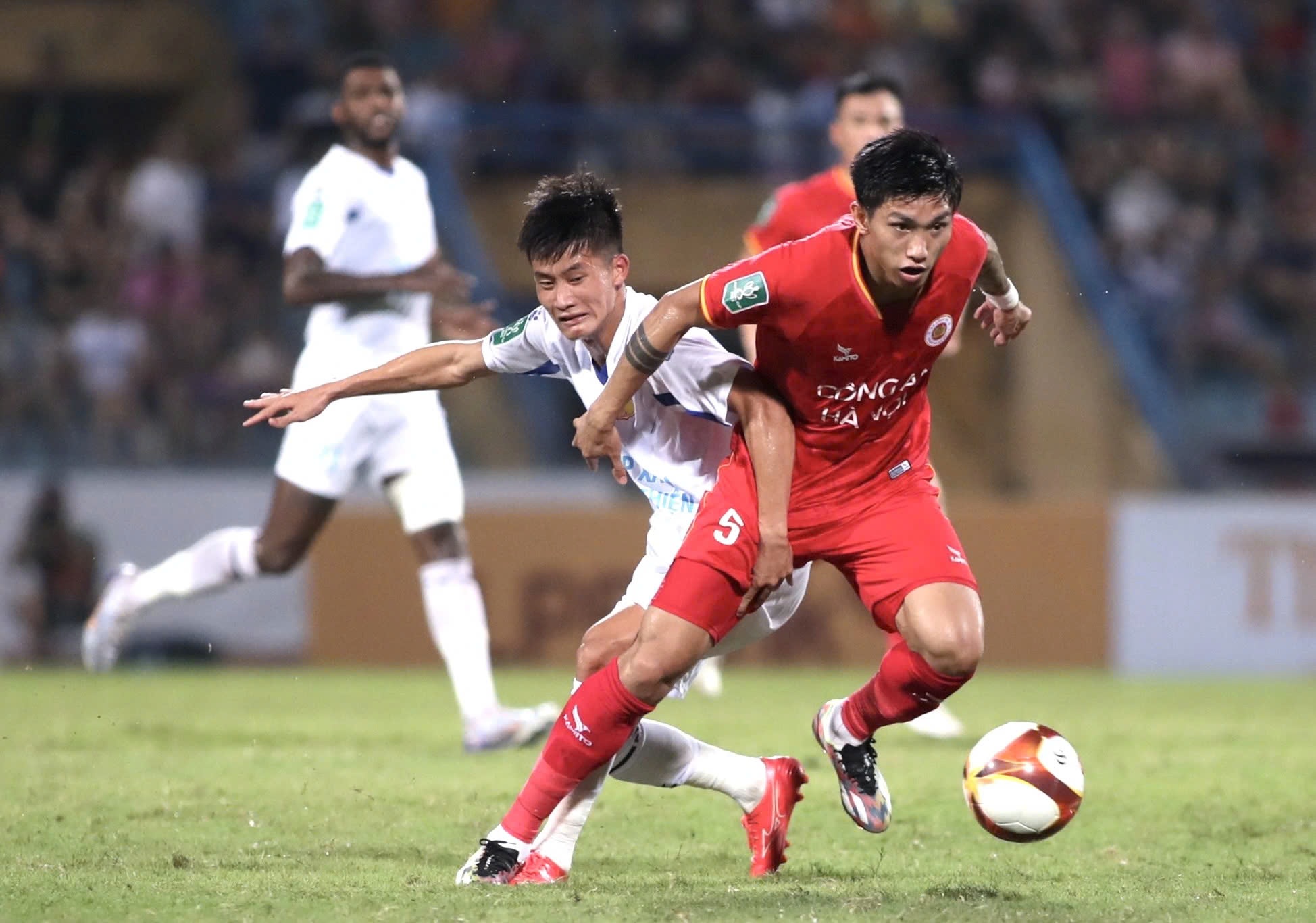 Hậu vệ trái số 1 thời thầy Park mất chỗ đứng ở CLB nhà giàu V-League vì sao Việt kiều?- Ảnh 1.