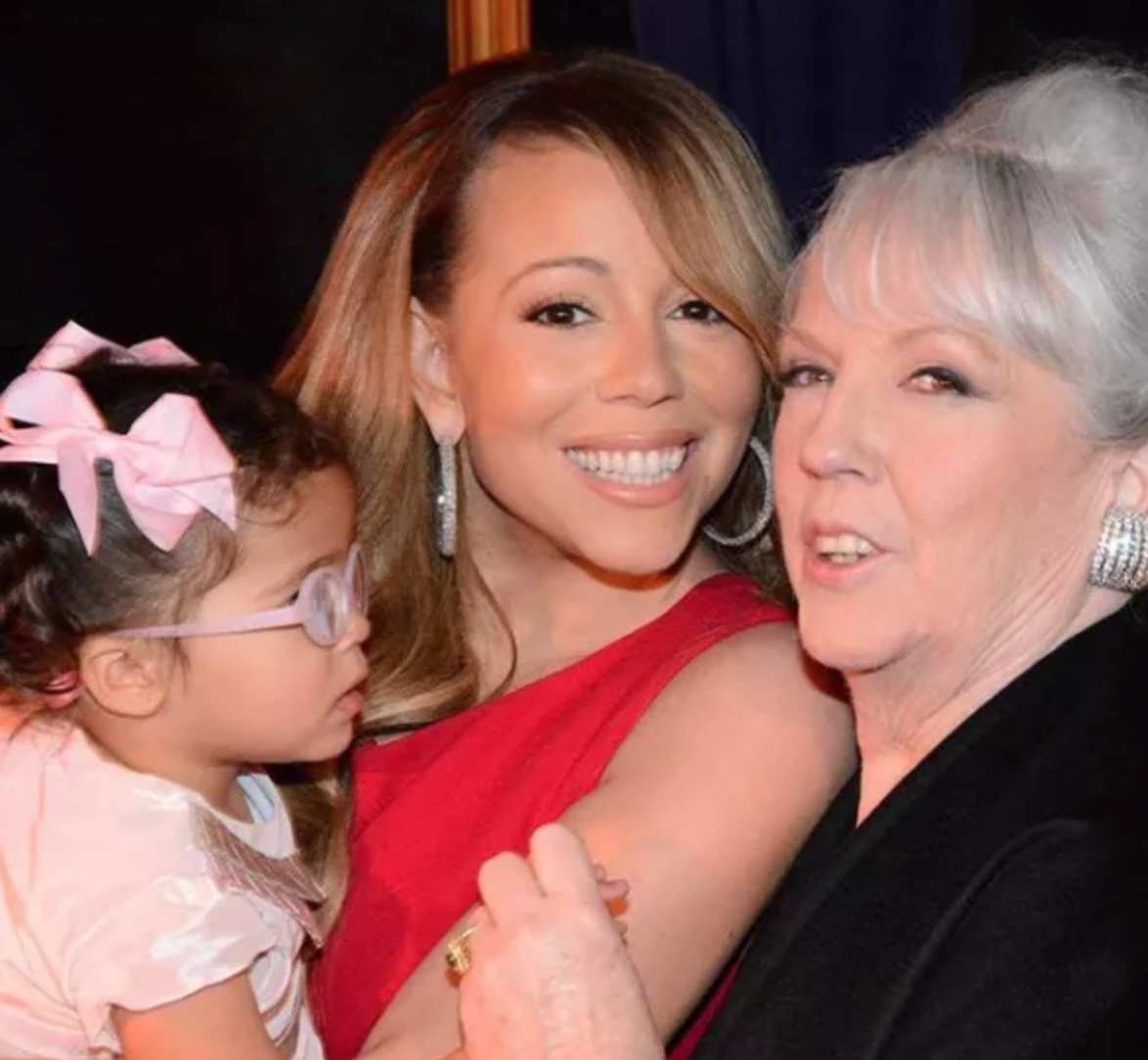 Mariah Carey grieved when her biological mother and sister passed away on the same day - Photo 2.