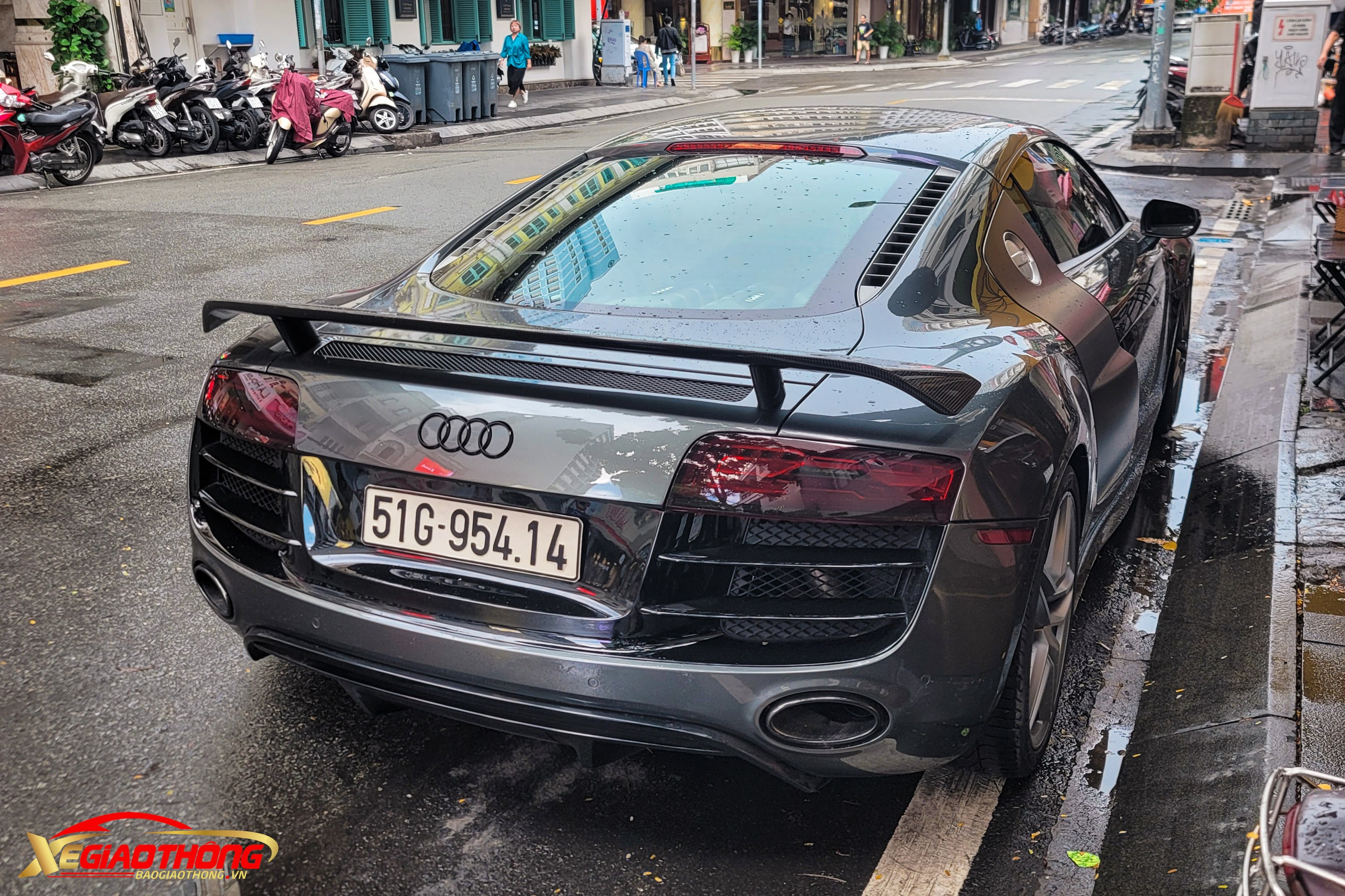 Cận cảnh siêu xe Audi R8 dùng số sàn độc nhất Việt Nam- Ảnh 2.