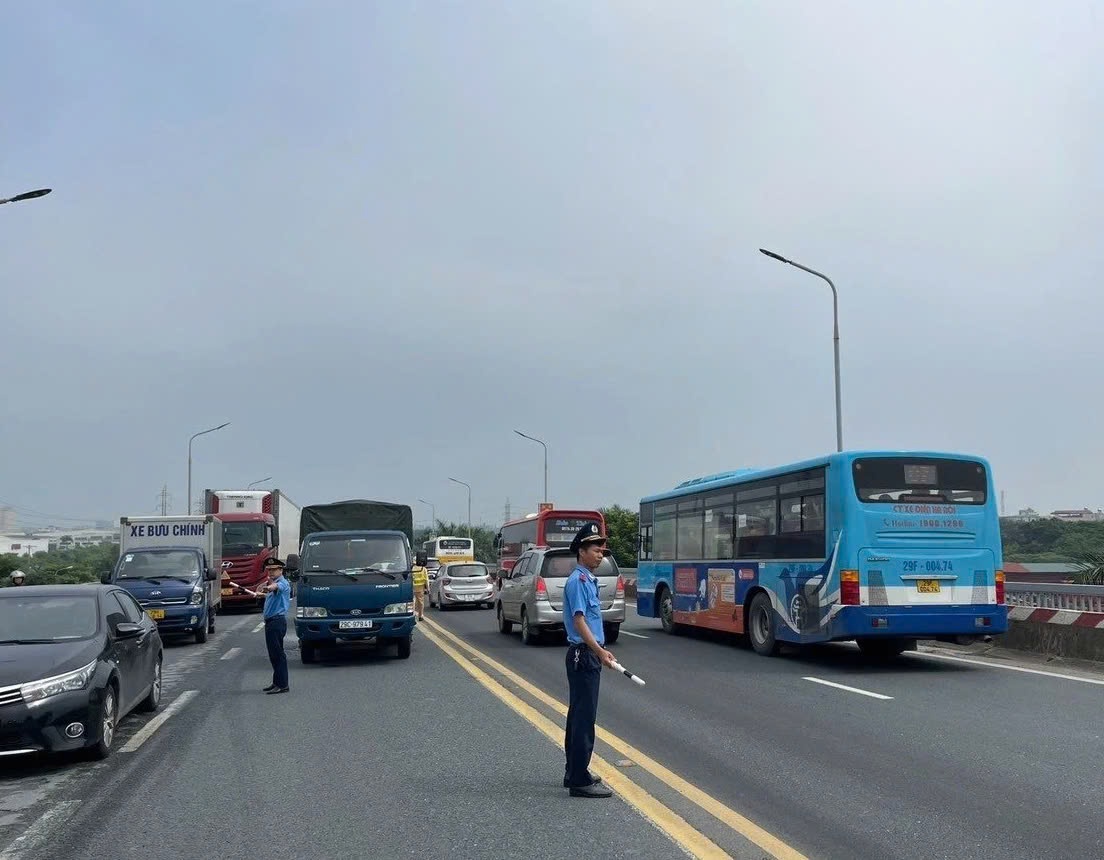 Hà Nội chốt trực tại cả trăm vị trí, chống ùn tắc giao thông dịp Quốc khánh 2/9- Ảnh 1.