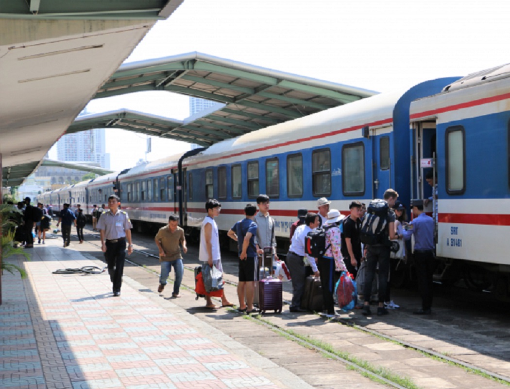 Giảm giá vé tàu cho tân sinh viên nhập học- Ảnh 1.