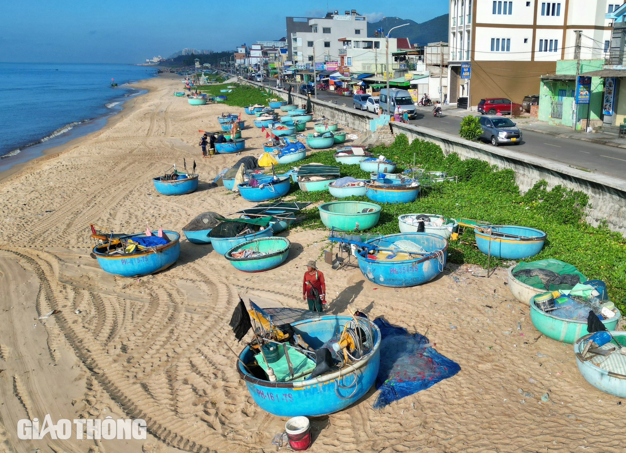 Nhịp sống yên bình ở làng chài Phước Hải- Ảnh 1.