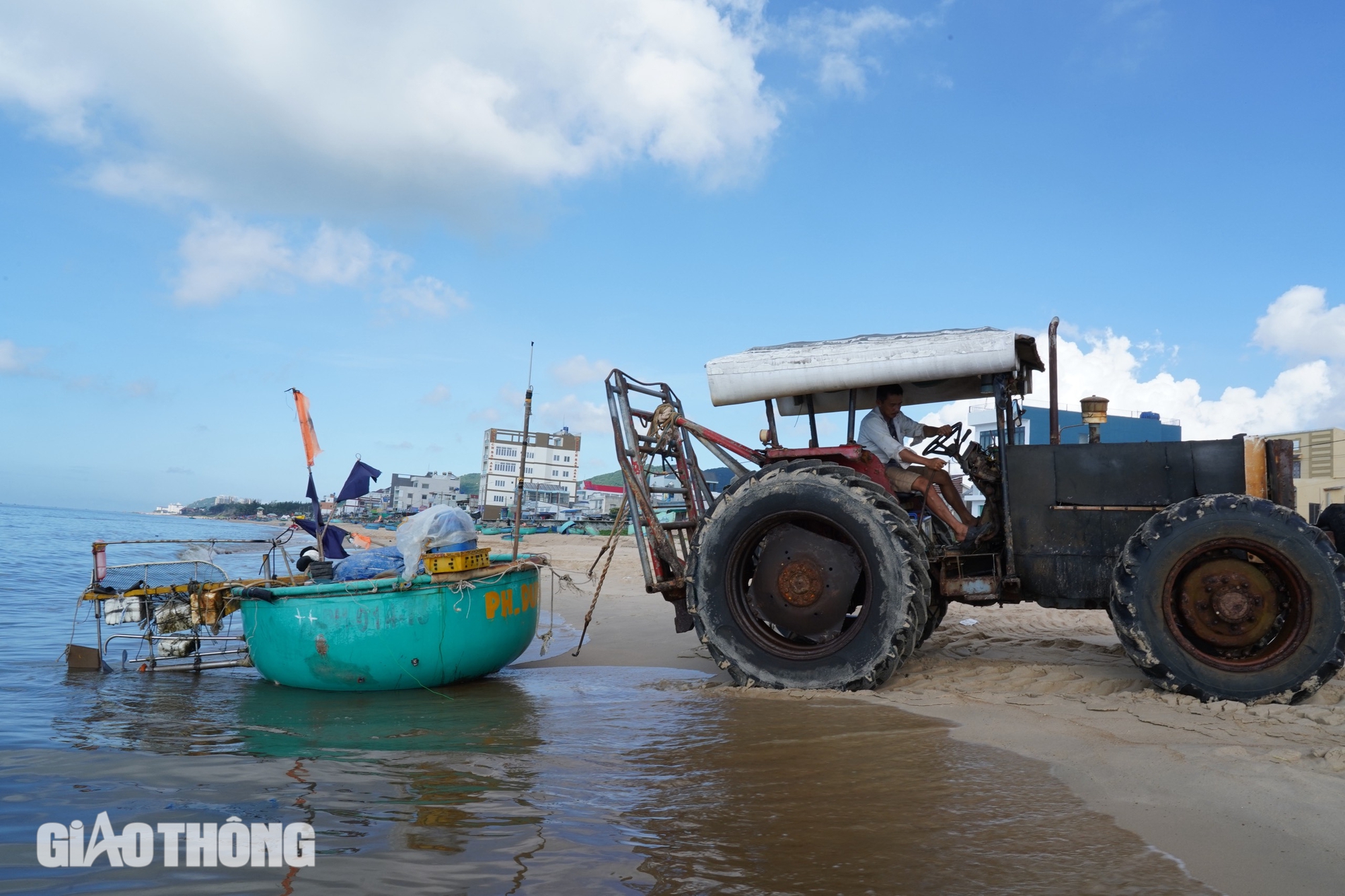 Nhịp sống yên bình ở làng chài Phước Hải- Ảnh 7.