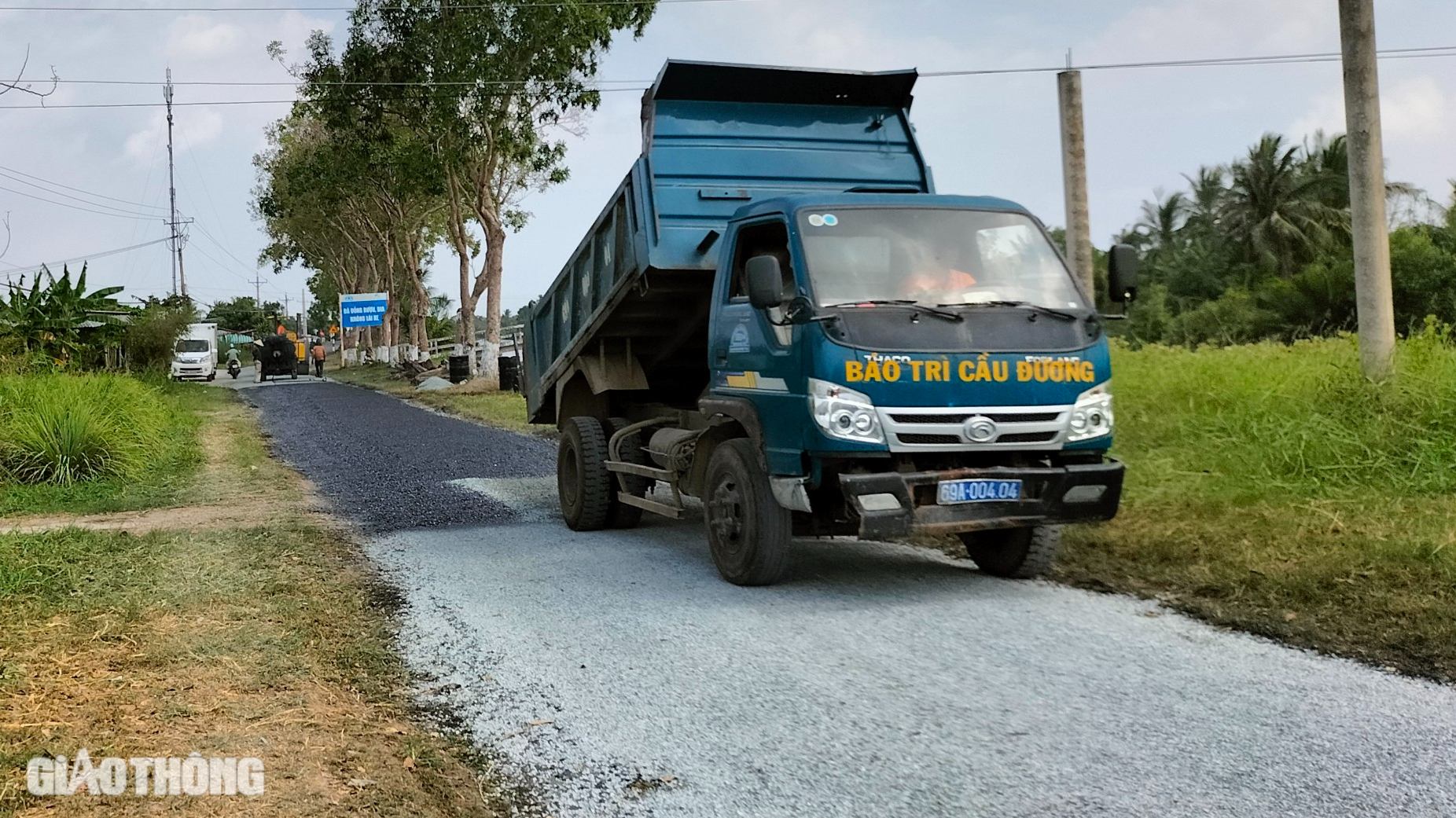 Cà Mau: Kịp thời duy tu, sửa chữa các tuyến đường đảm bảo ATGT- Ảnh 1.