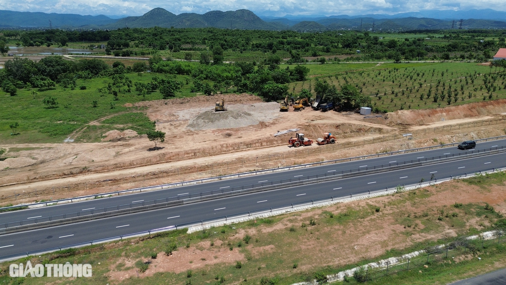 Trạm dừng nghỉ cao tốc Vĩnh Hảo - Phan Thiết sẽ xong trước Tết, có trụ sạc xe điện- Ảnh 2.