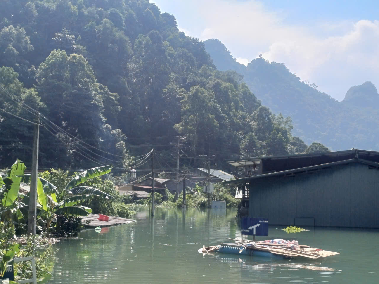 Mưa lũ tại Cao Bằng: Sau 1 tuần, vẫn còn 37 hộ dân bị cô lập- Ảnh 1.