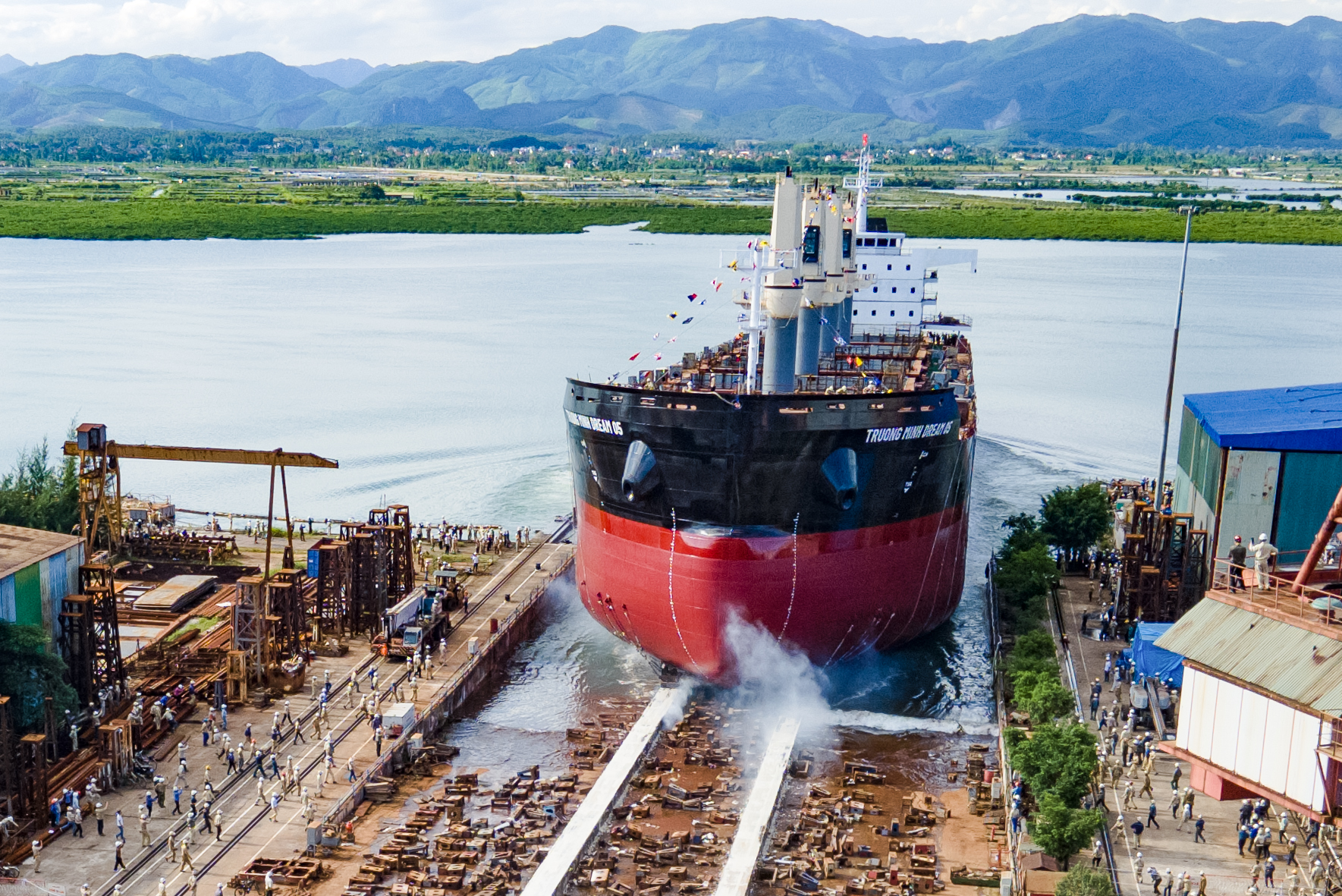 Hạ thủy tàu hàng trọng tải 45.000 DWT- Ảnh 2.