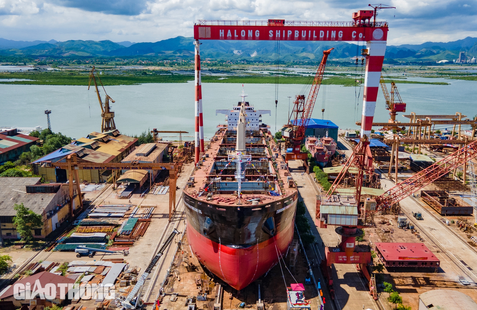 Cận cảnh tàu hàng 45.000 DWT vừa hạ thủy tại Hạ Long- Ảnh 3.