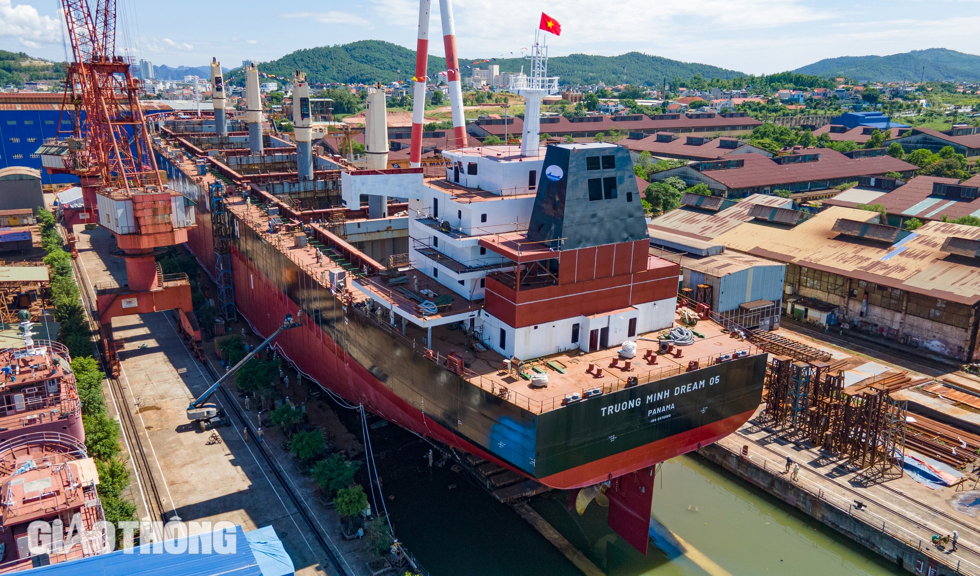 Cận cảnh tàu hàng 45.000 DWT vừa hạ thủy tại Hạ Long- Ảnh 4.