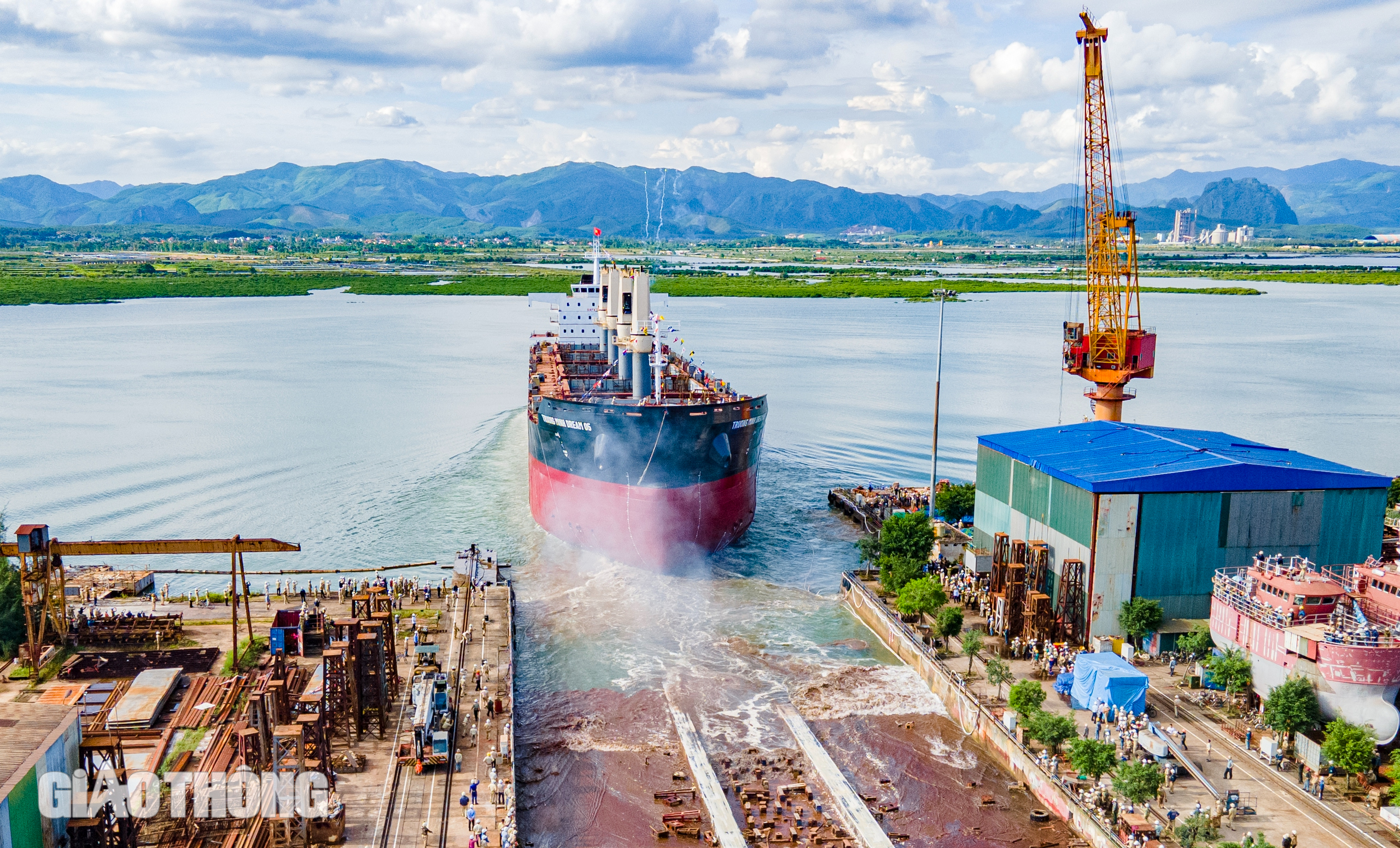 Cận cảnh tàu hàng 45.000 DWT vừa hạ thủy tại Hạ Long- Ảnh 10.