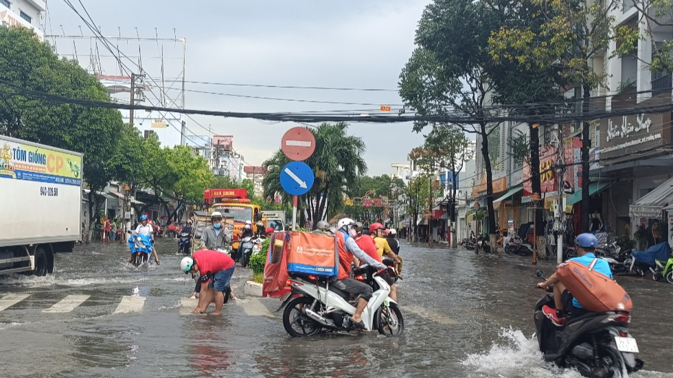 Bạc Liêu: Giao thông rối loạn sau cơn mưa lớn kéo dài- Ảnh 3.