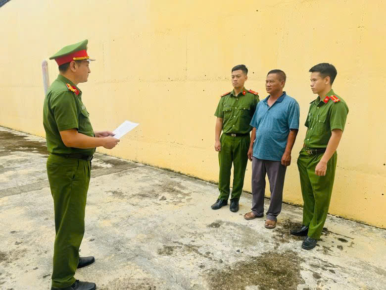 Vụ đứt cáp cẩu tháp làm chết 3 người ở Lào Cai: Bắt giám đốc nhà thầu thi công- Ảnh 1.