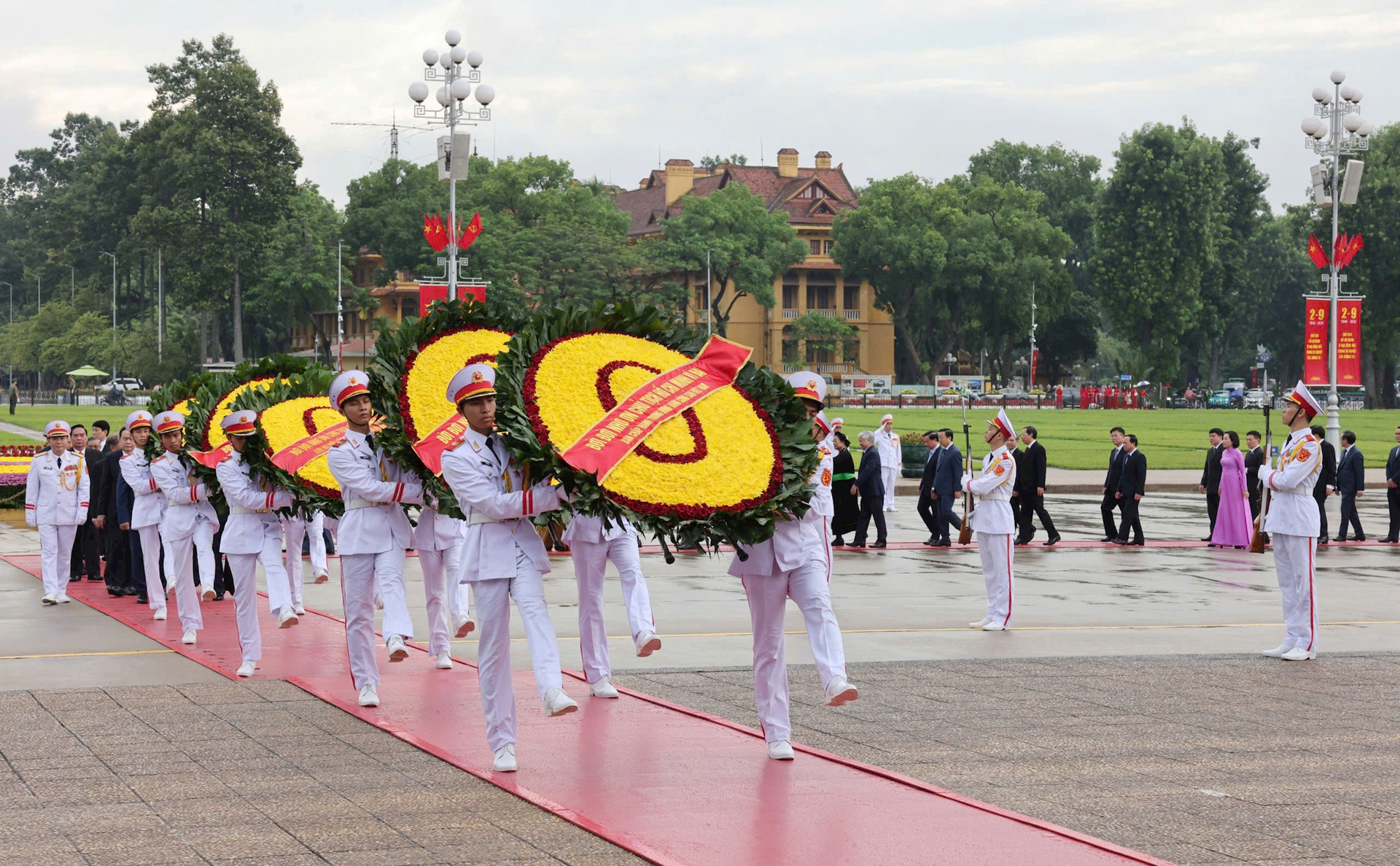 Lãnh đạo Đảng, Nhà nước vào Lăng viếng Chủ tịch Hồ Chí Minh nhân dịp Quốc khánh- Ảnh 1.