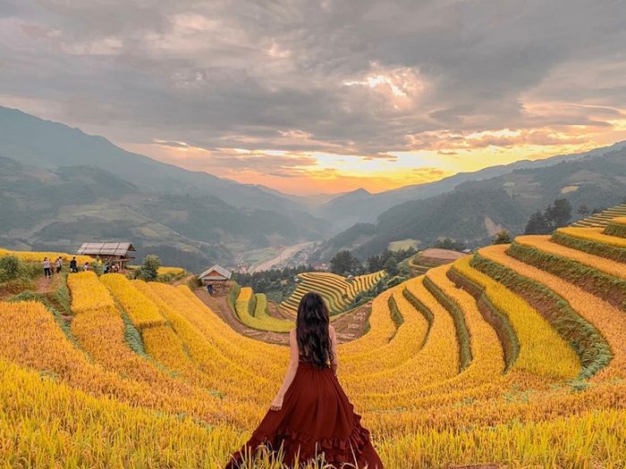 Giá vé máy bay đắt đỏ, nhiều gia đình chuyển đi tour gần, ô tô tự lái - Ảnh 2.