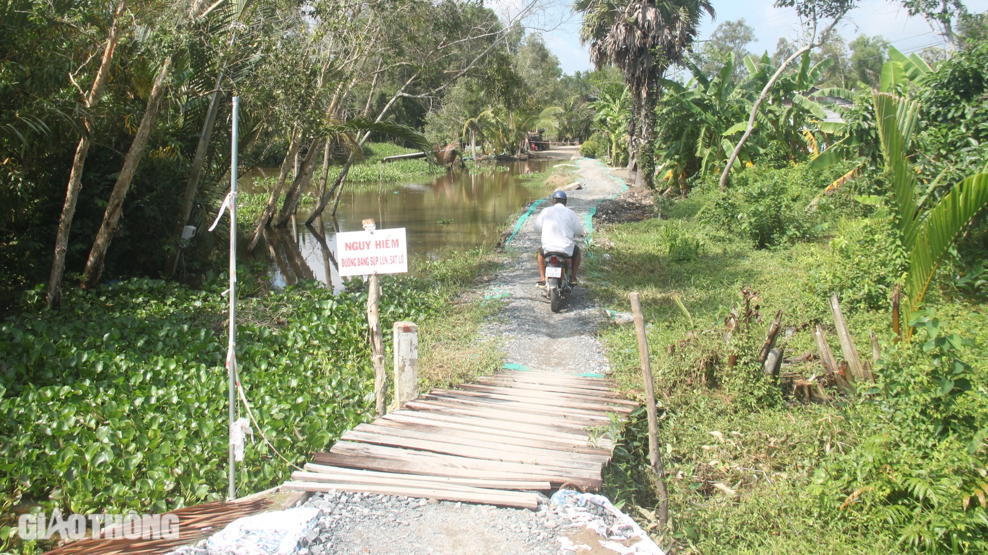 Bạc Liêu có thêm 40 khu vực sạt lở bờ biển, bờ sông dài 81,5km- Ảnh 1.