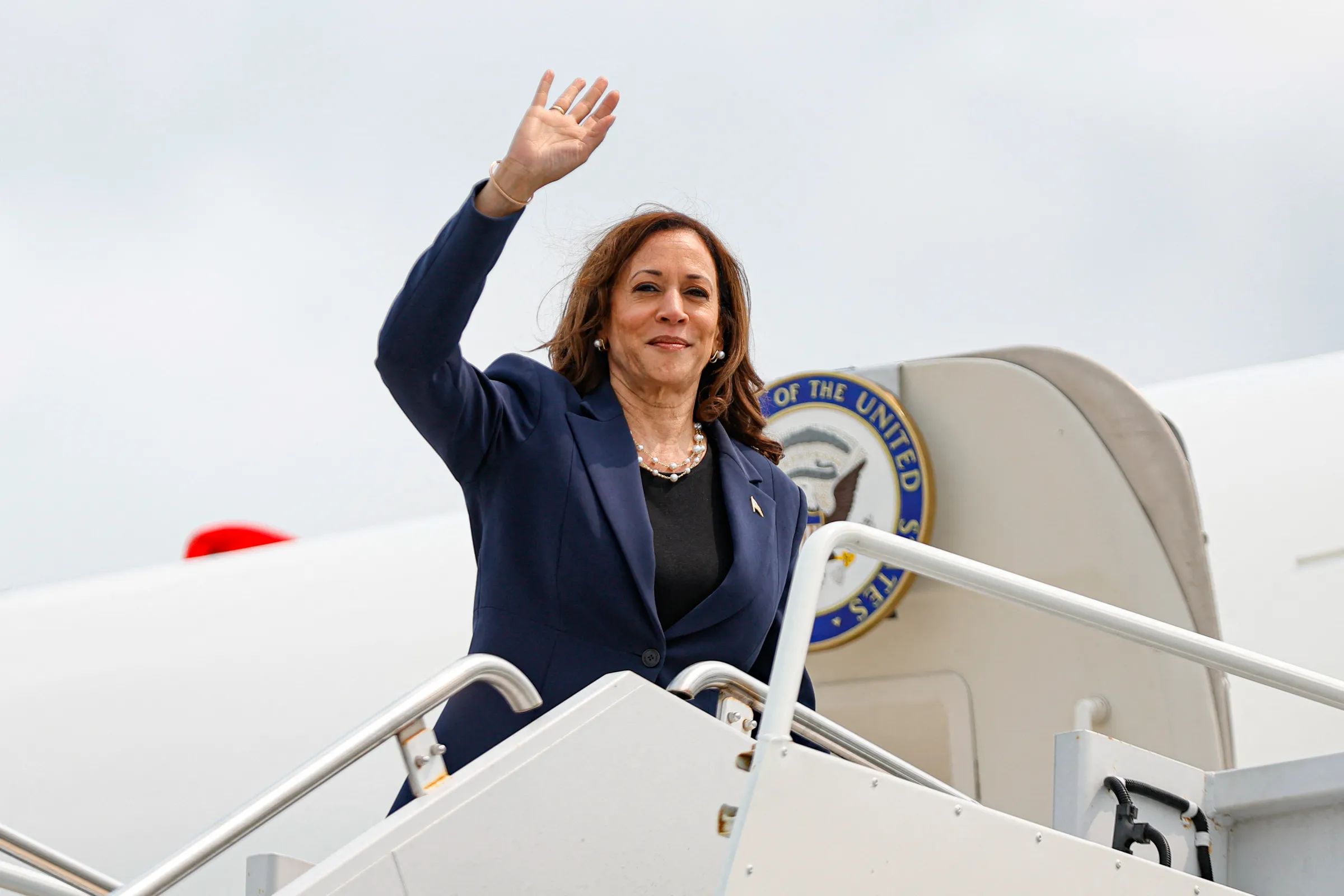 Bà Kamala Harris gia tăng khoảng cách với ông Donald Trump, át chủ bài nằm ở đâu?- Ảnh 2.