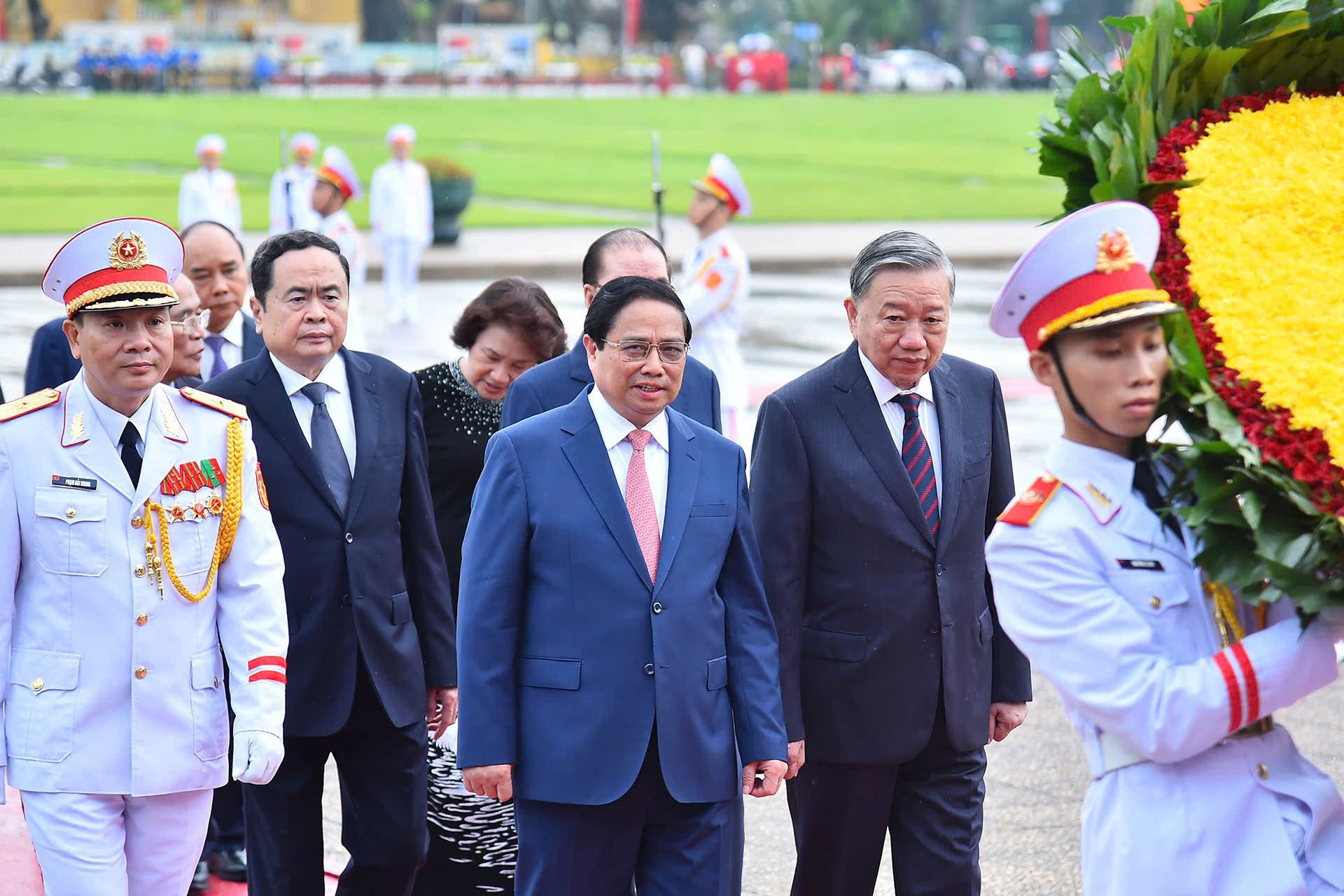 Lãnh đạo Đảng, Nhà nước vào Lăng viếng Chủ tịch Hồ Chí Minh nhân dịp Quốc khánh- Ảnh 2.