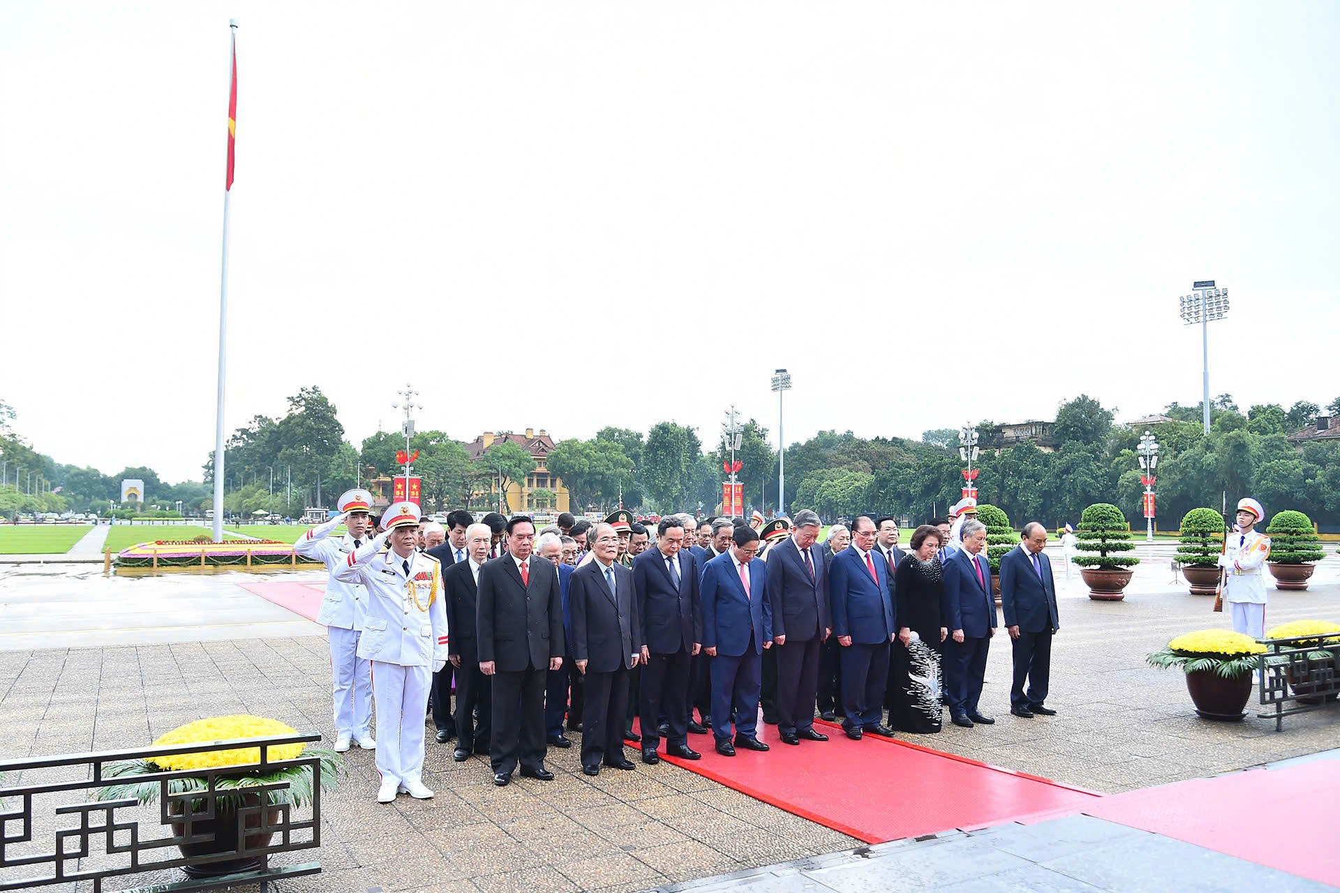 Lãnh đạo Đảng, Nhà nước vào Lăng viếng Chủ tịch Hồ Chí Minh nhân dịp Quốc khánh- Ảnh 4.