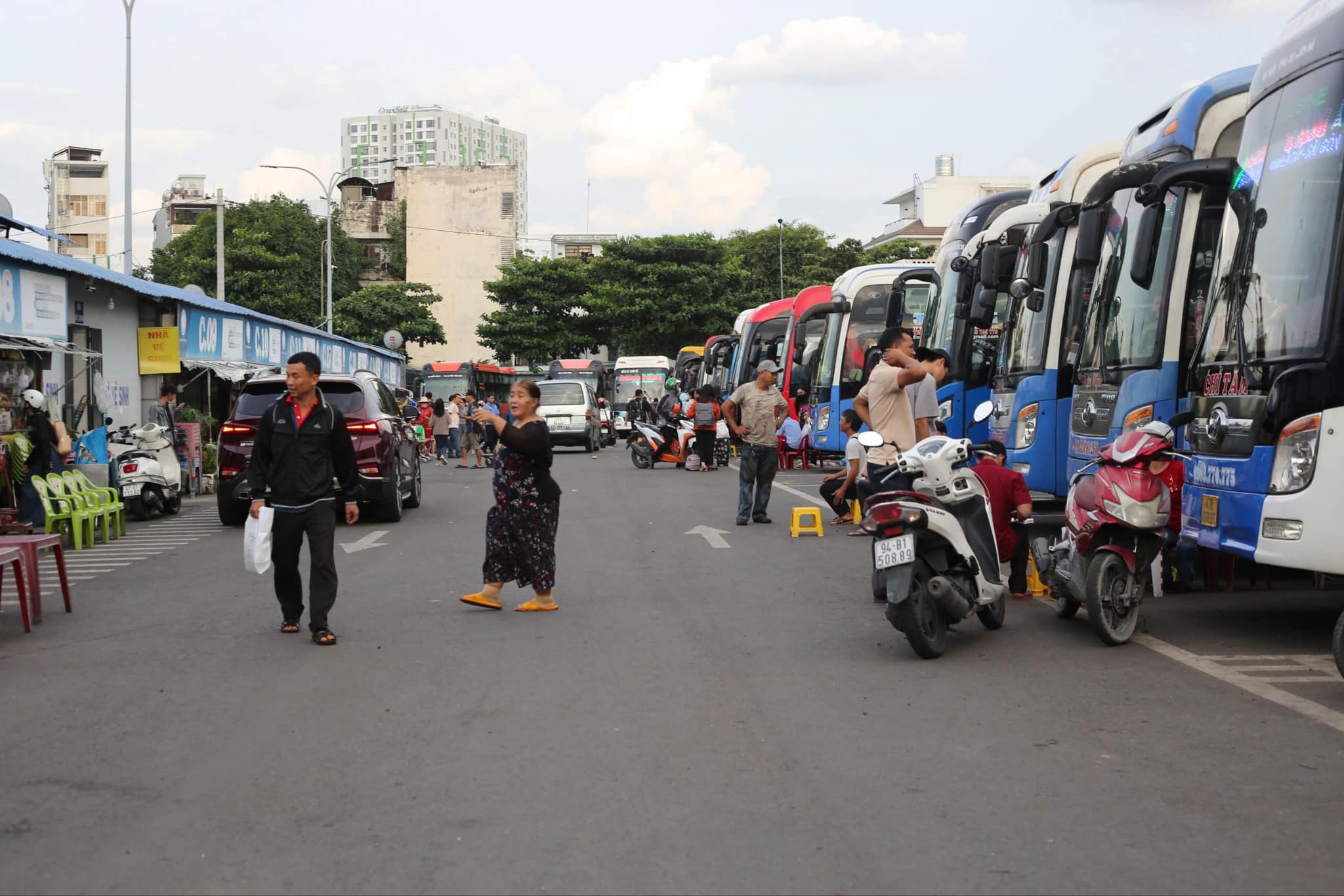 TP.HCM: Cửa ngõ ken đặc; nhà ga, bến xe nhộn nhịp trước ngày nghỉ lễ 2/9- Ảnh 3.