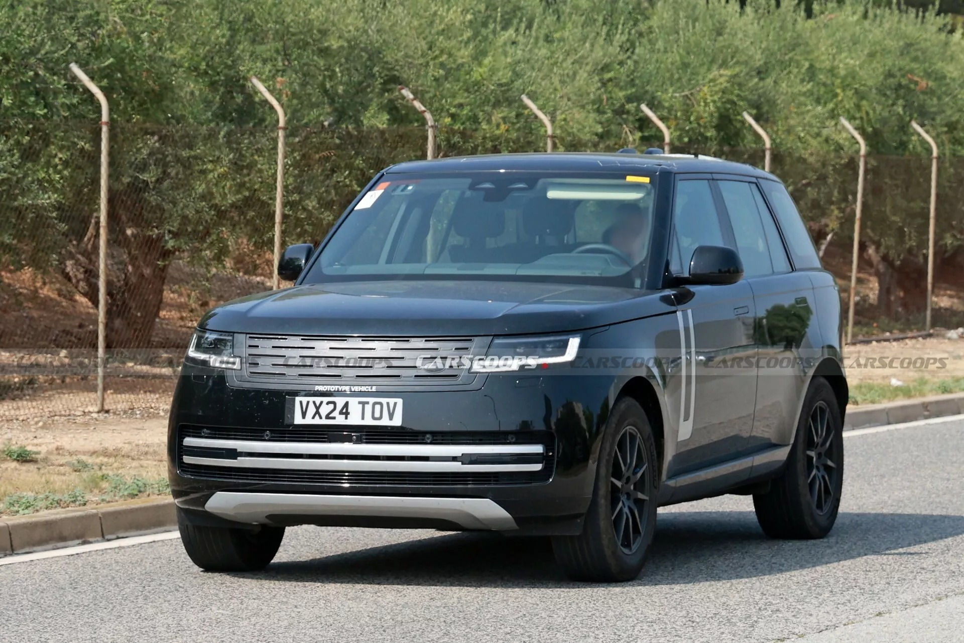 Phiên bản Range Rover thuần điện lộ diện- Ảnh 1.