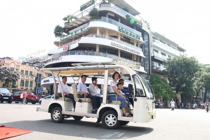 Hà Nội đề xuất cho xe điện 4 bánh kết nối metro, xe buýt- Ảnh 1.