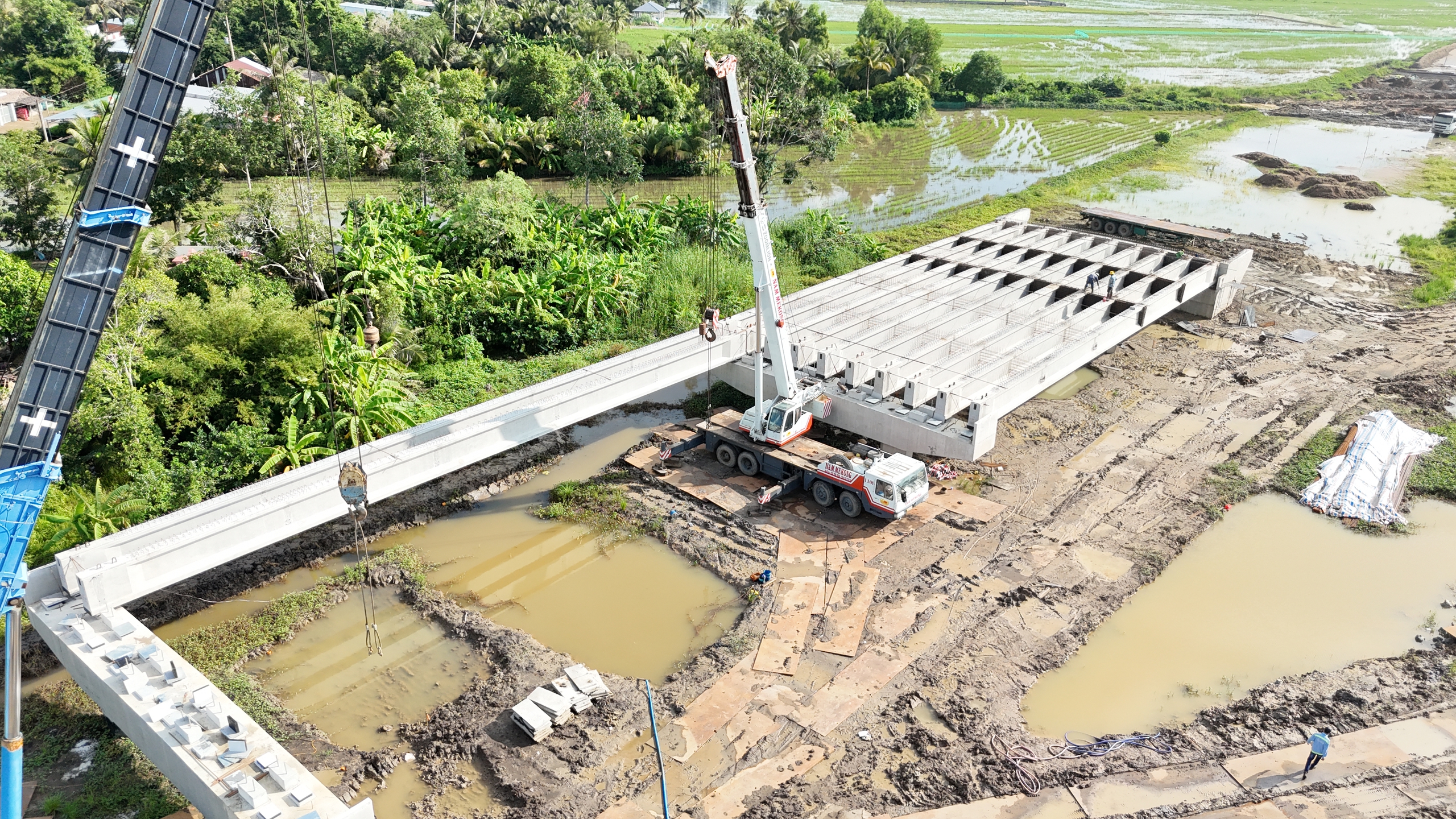 Gần 1.000 kỹ sư, công nhân thi công xuyên lễ trên công trường cao tốc Cần Thơ - Cà Mau- Ảnh 8.