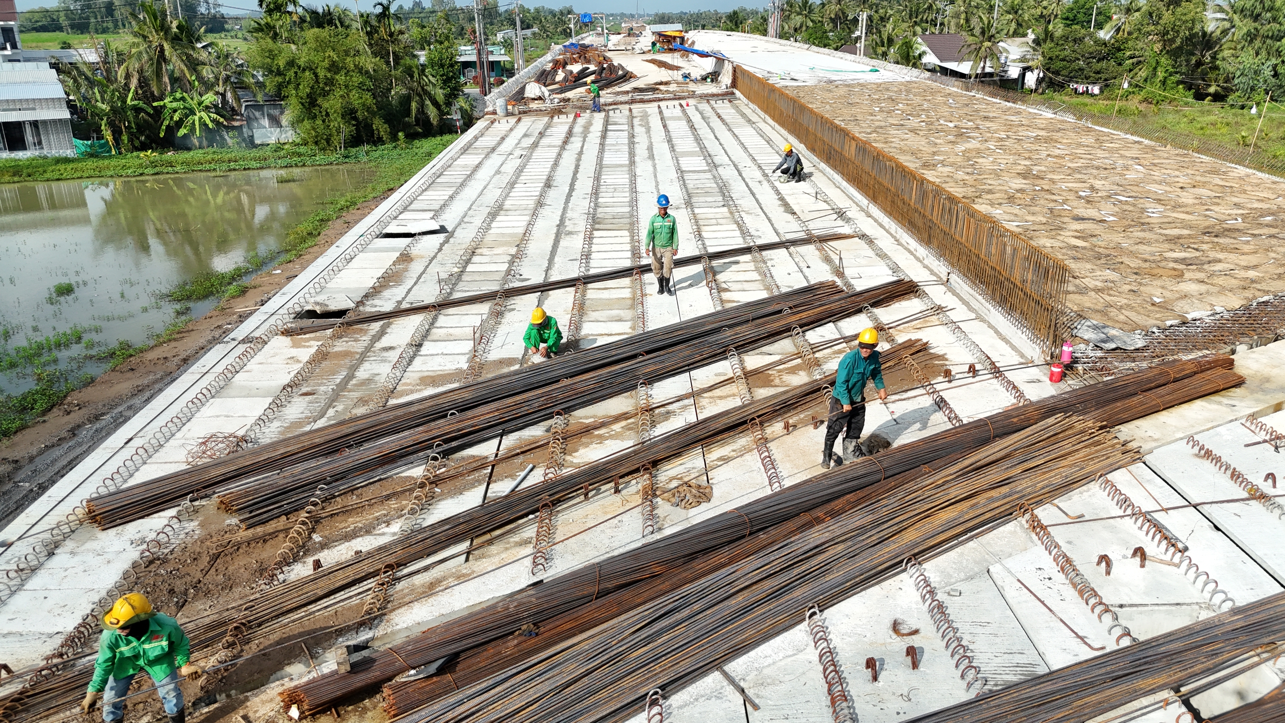 Gần 1.000 kỹ sư, công nhân thi công xuyên lễ trên công trường cao tốc Cần Thơ - Cà Mau- Ảnh 5.