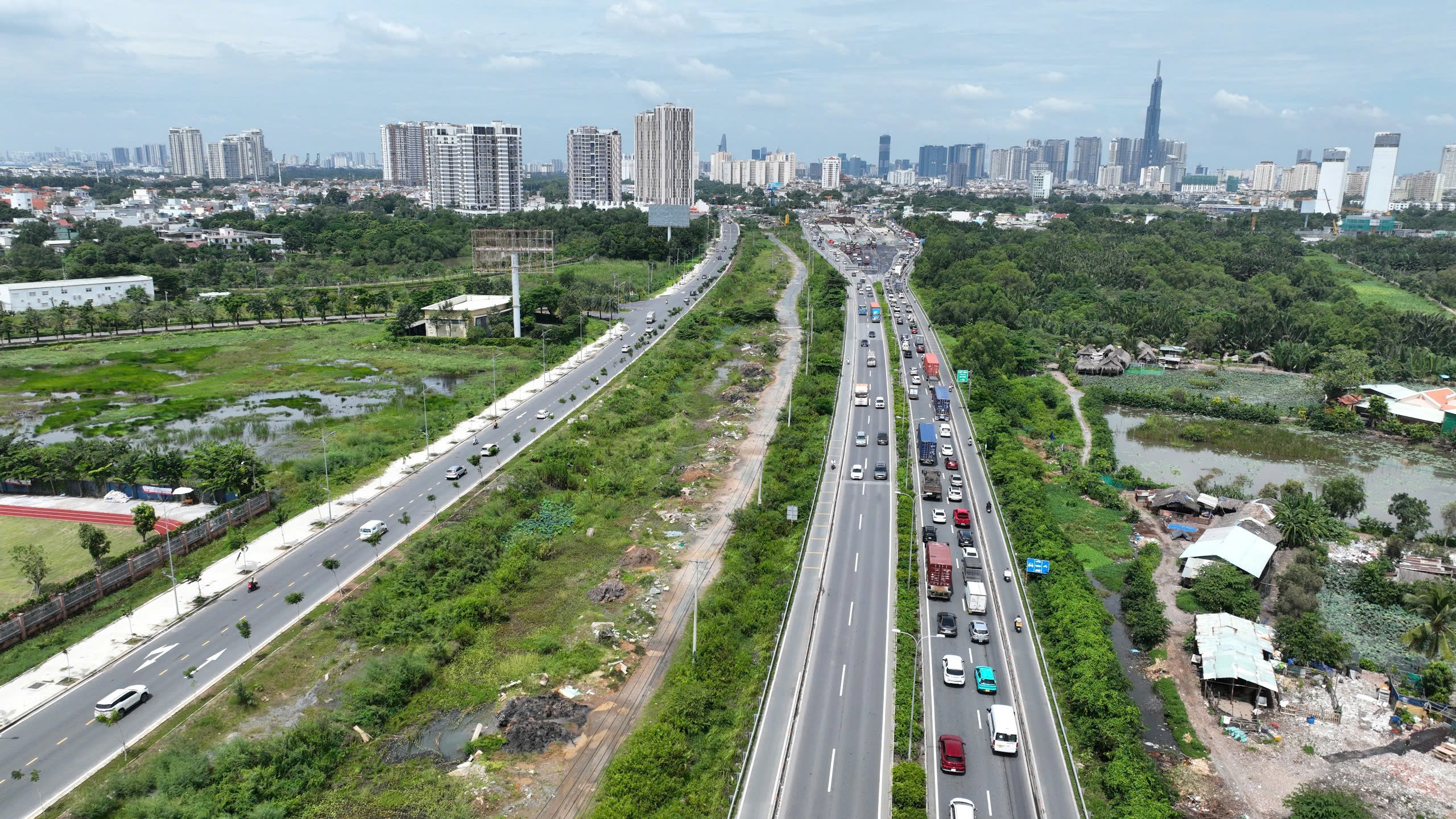 Cửa ngõ miền Tây kẹt cứng, nút giao An Phú ùn ứ nhẹ trong ngày đầu nghỉ lễ- Ảnh 9.