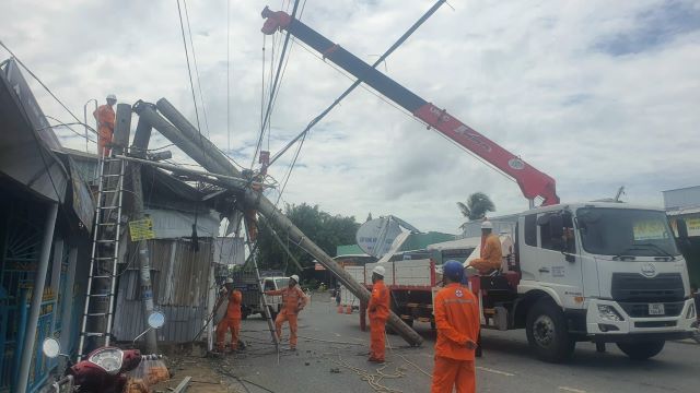 Ngành Điện miền Nam: Cảnh báo nguy cơ mất an toàn điện mùa mưa bão- Ảnh 3.