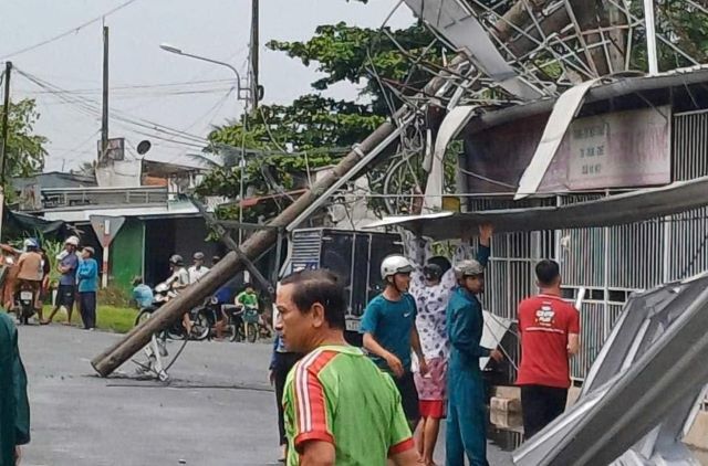 Ngành Điện miền Nam: Cảnh báo nguy cơ mất an toàn điện mùa mưa bão- Ảnh 2.