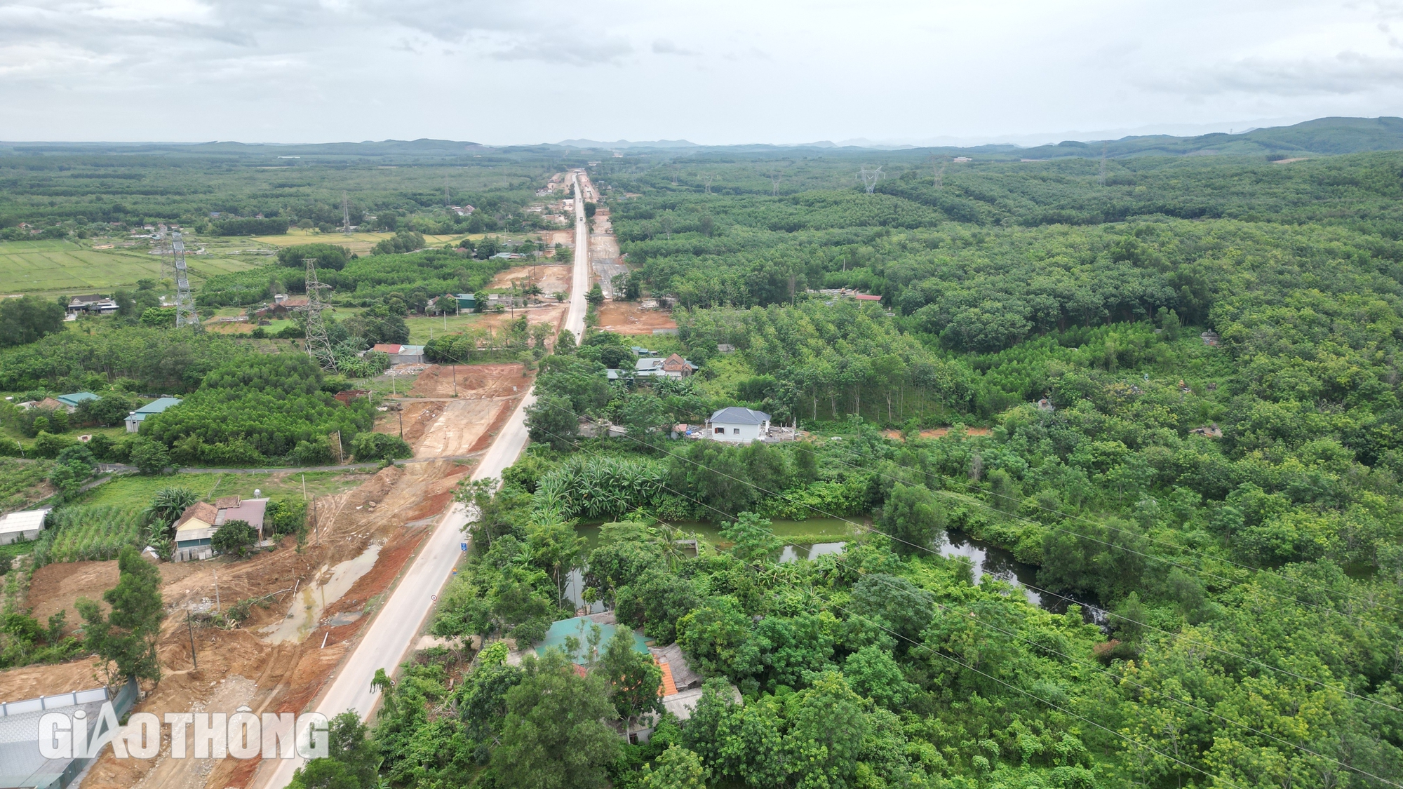 Cao tốc Bắc - Nam qua Quảng Bình: Nơi vui vẻ hiến đất, chỗ án ngữ mặt bằng- Ảnh 2.