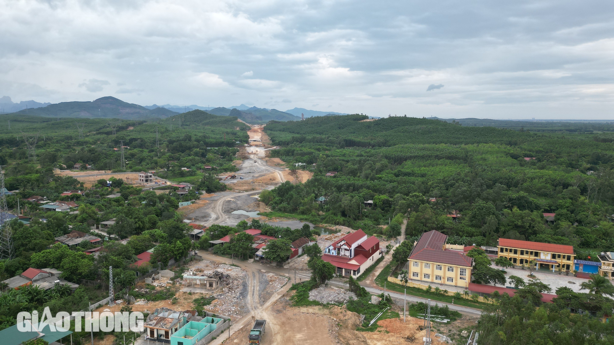 Cao tốc Bắc - Nam qua Quảng Bình: Nơi vui vẻ hiến đất, chỗ án ngữ mặt bằng- Ảnh 3.