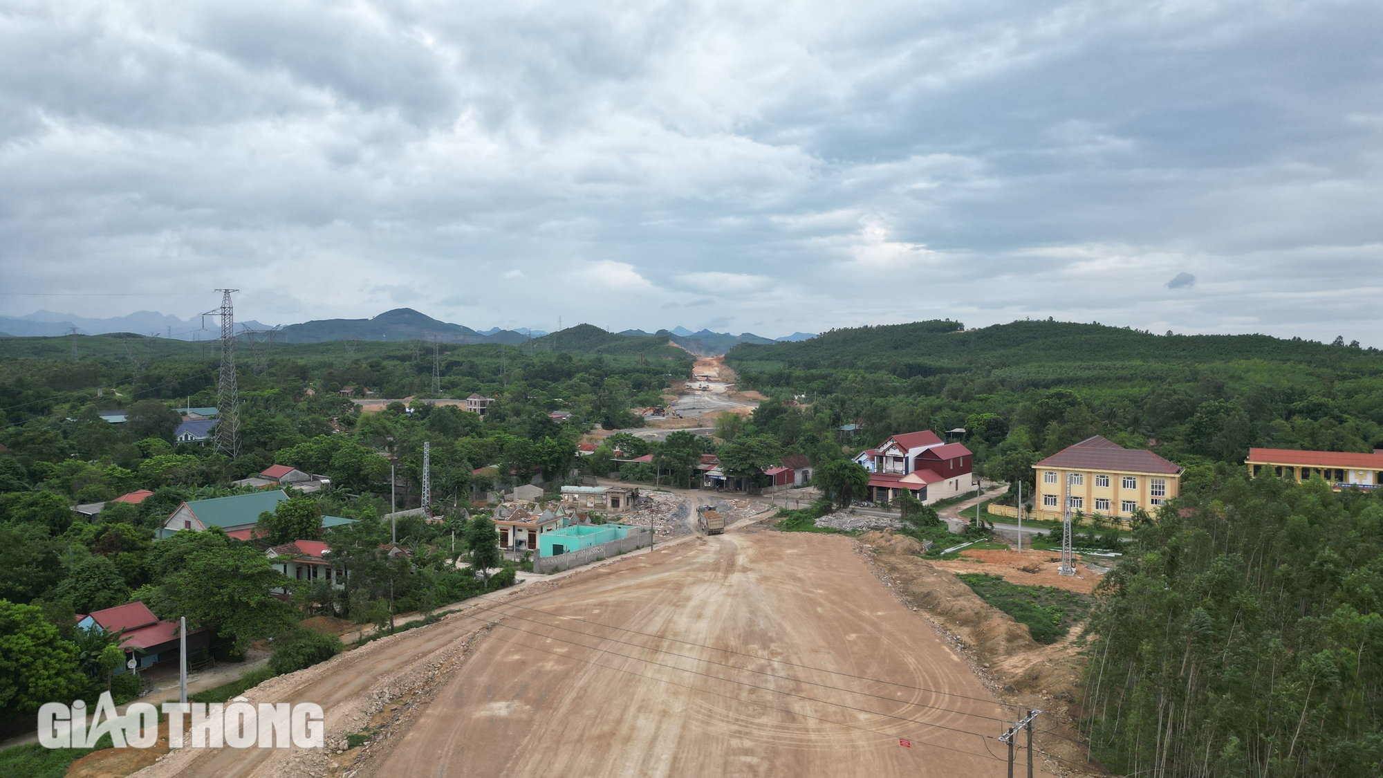 Cao tốc Bắc - Nam qua Quảng Bình: Nơi vui vẻ hiến đất, chỗ án ngữ mặt bằng- Ảnh 4.