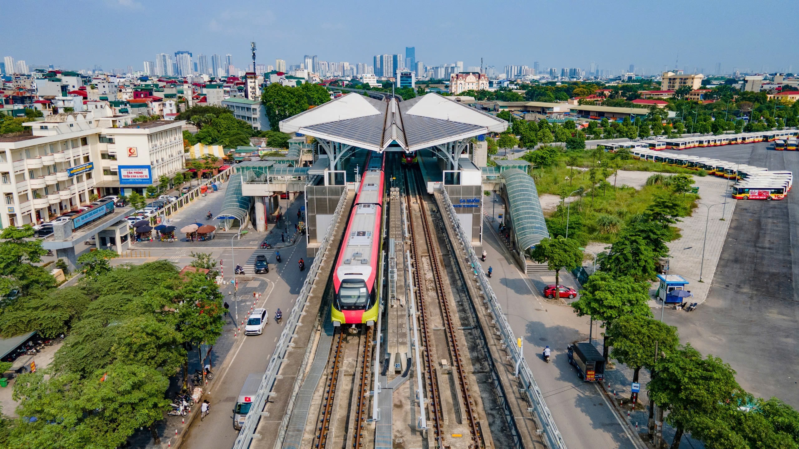 Sáng mai (8/8), vận hành thương mại đoạn trên cao tuyến metro Nhổn - ga Hà Nội- Ảnh 1.