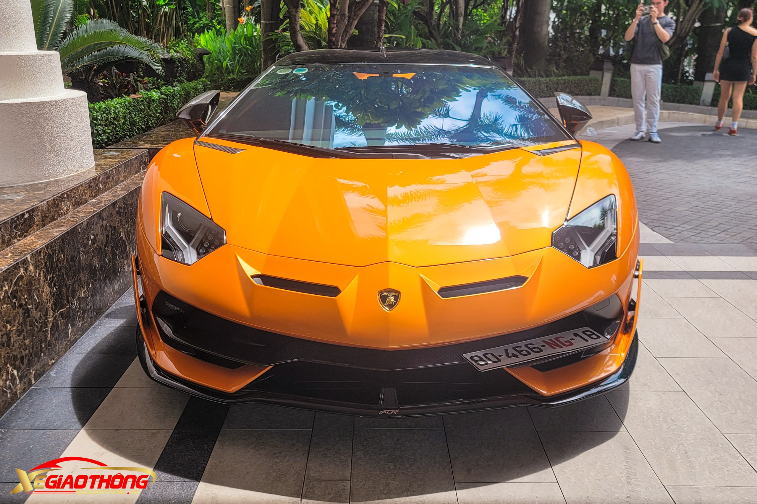 Cận cảnh hàng hiếm Lamborghini Aventador SVJ Roadster tại Việt Nam- Ảnh 1.