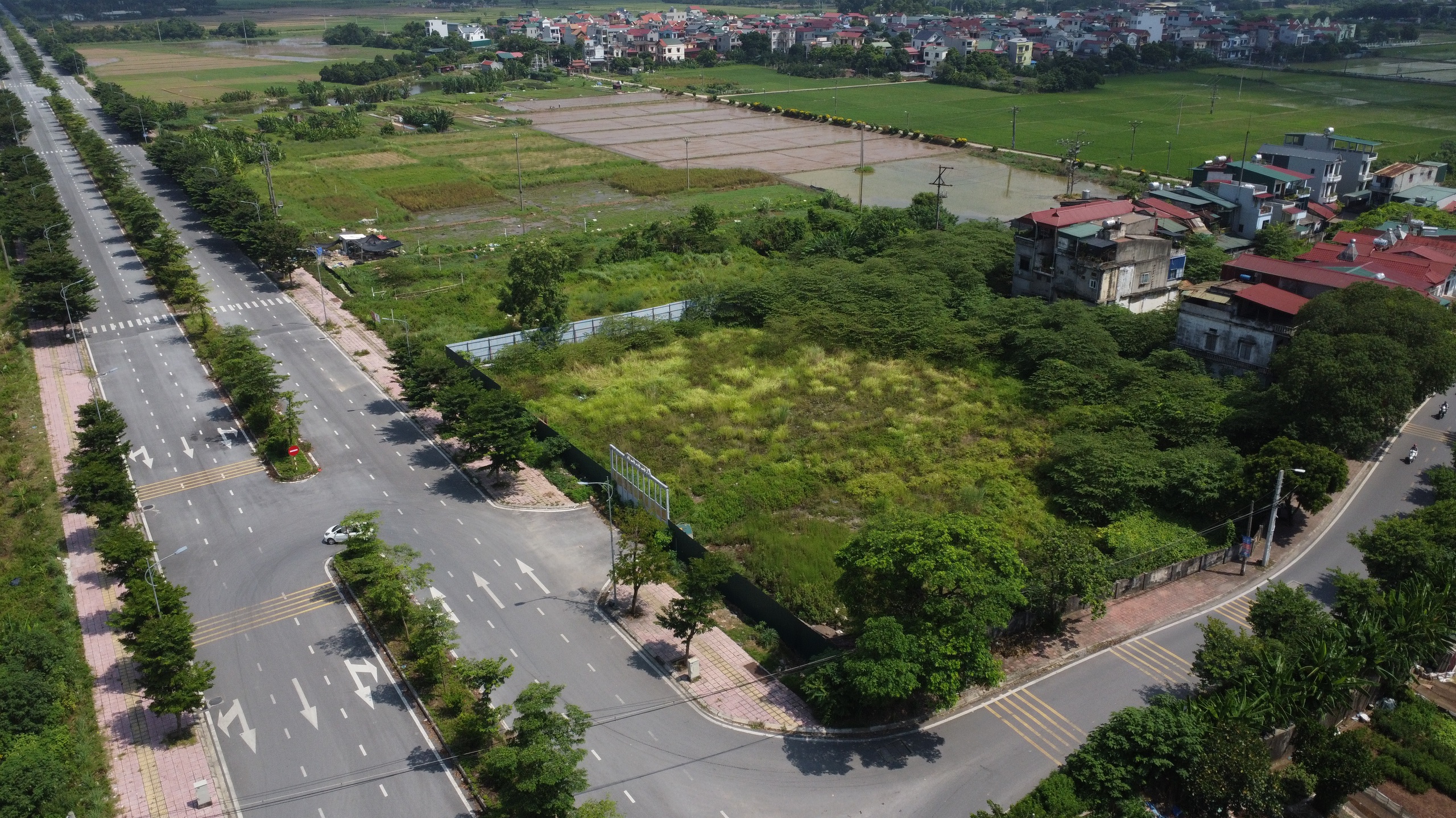 Cận cảnh lô đất thuê bỏ hoang, PC1 xin chuyển thành dự án nhà ở- Ảnh 2. Cận cảnh lô đất thuê bỏ hoang, PC1 xin chuyển thành dự án nhà ở- Ảnh 2.
