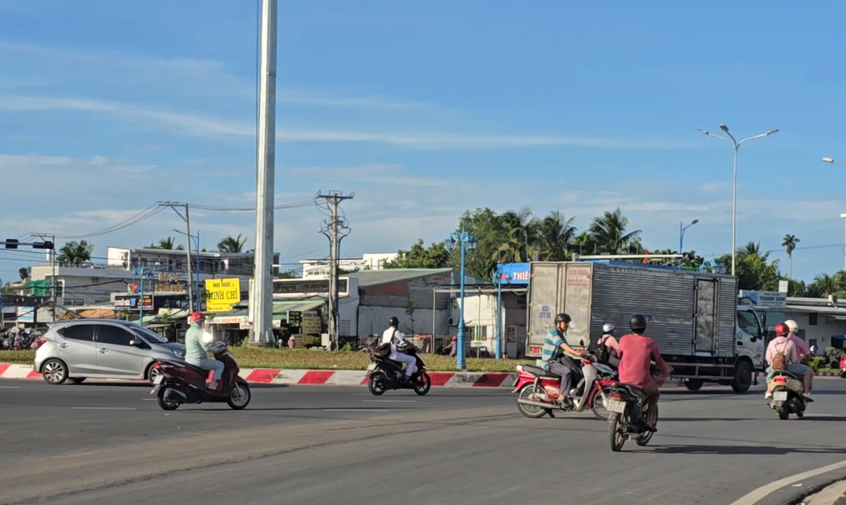 Vì sao người dân bất an khi đi qua hai vòng xuyến mới ở Cần Thơ?- Ảnh 2. Vì sao người dân bất an khi đi qua hai vòng xuyến mới ở Cần Thơ?- Ảnh 2.