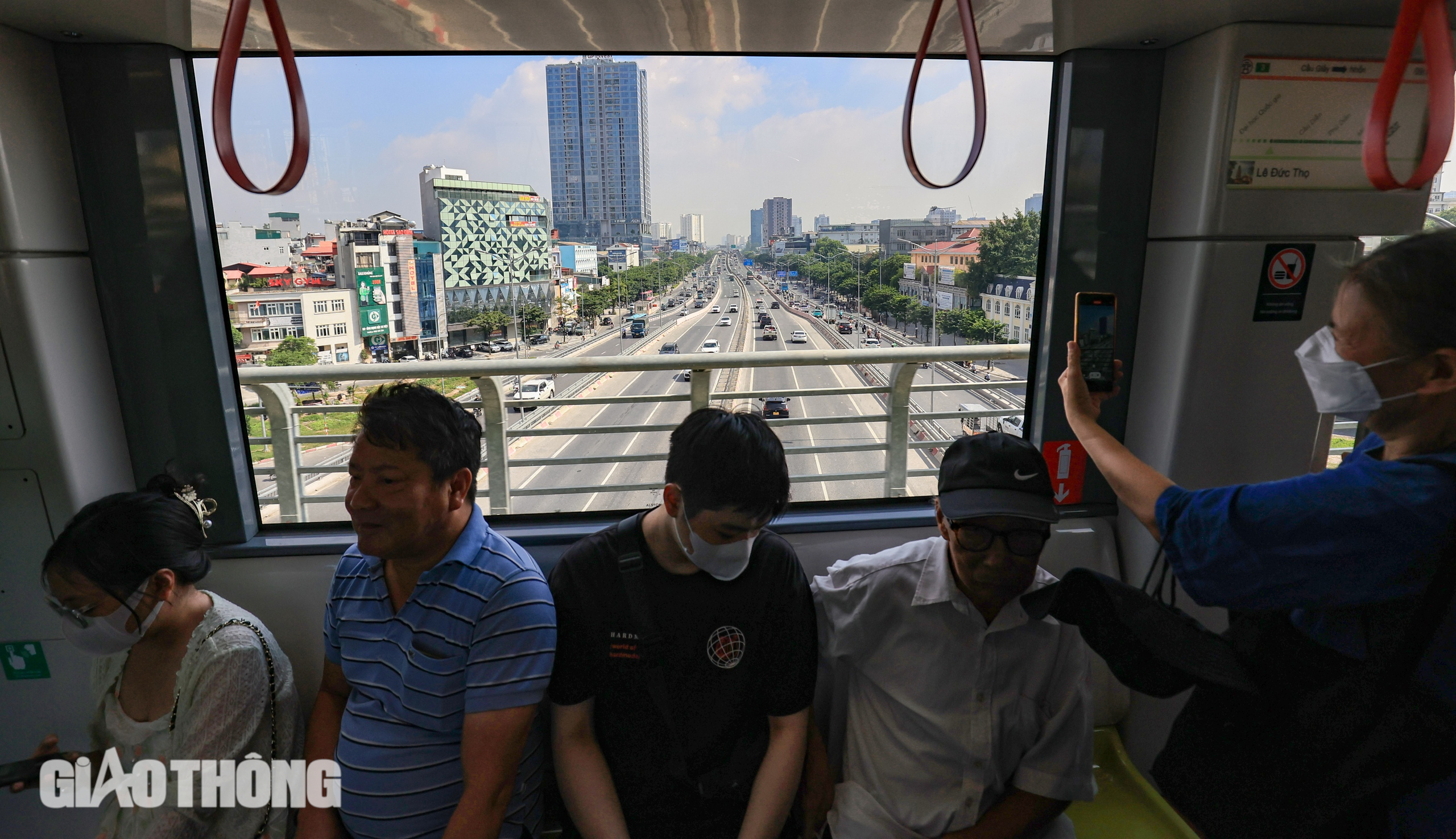 Người dân Thủ đô hào hứng trải nghiệm metro Nhổn - ga Hà Nội- Ảnh 11.