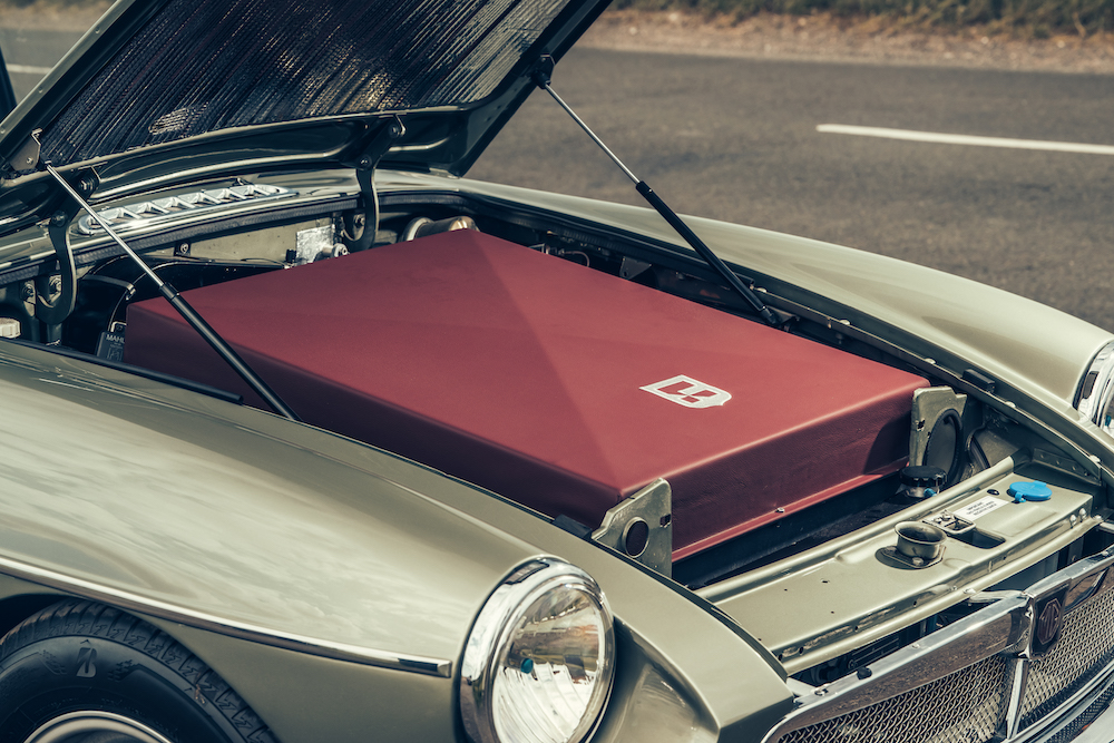 Xế cổ MGB Restomod gây ấn tượng tại tuần lễ xe hơi