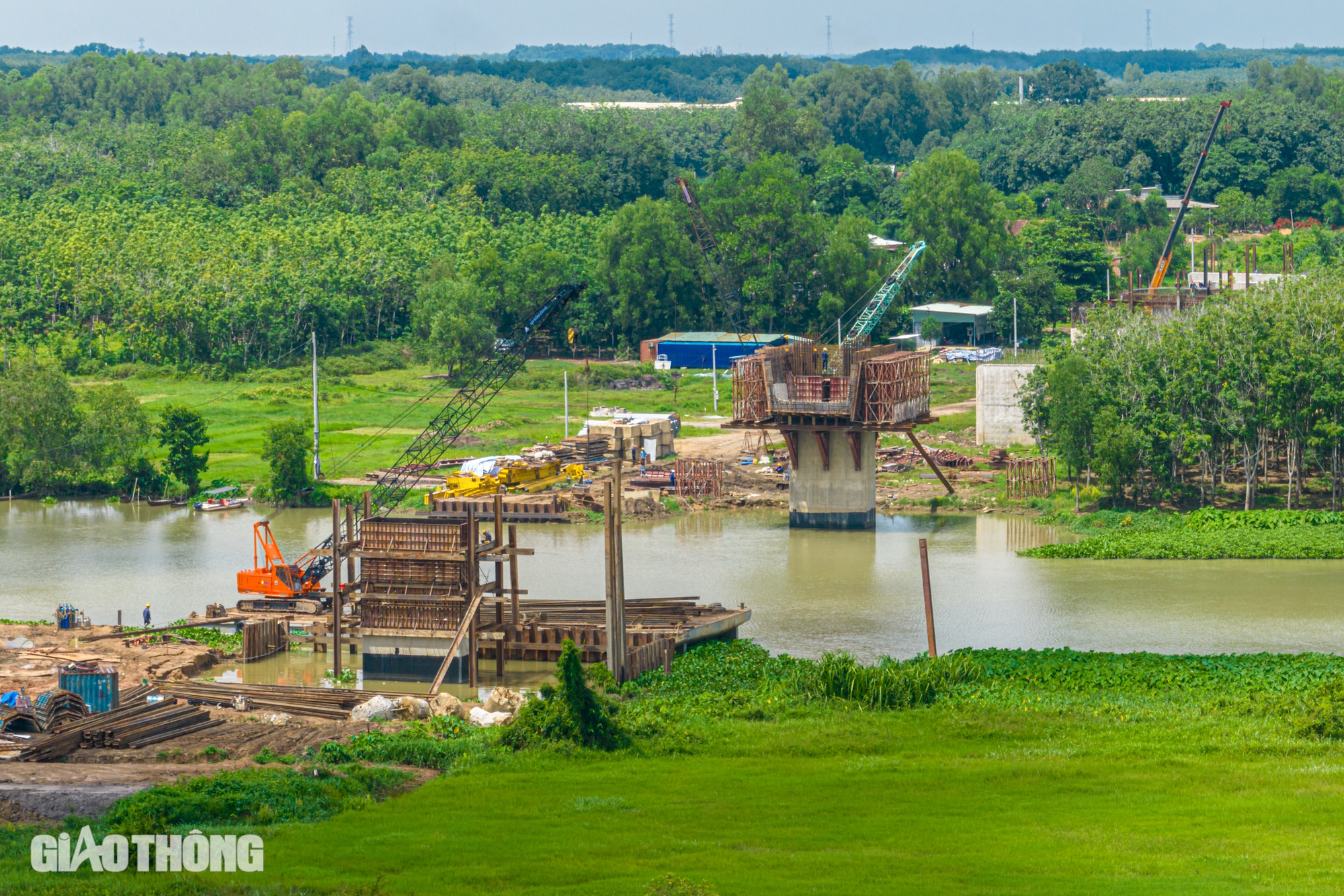 Toàn cảnh đường Hồ Chí Minh đoạn qua tỉnh Bình Dương sau 10 tháng tái khởi động- Ảnh 13.