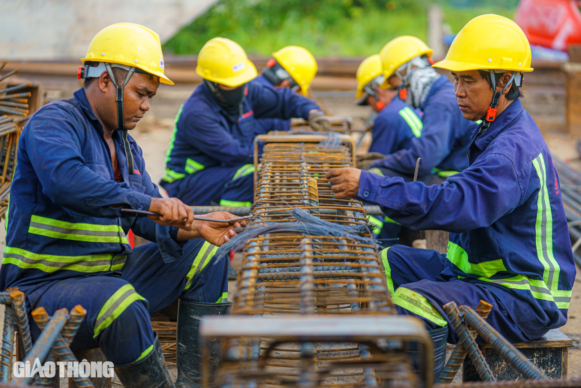 Toàn cảnh đường Hồ Chí Minh đoạn qua tỉnh Bình Dương sau 10 tháng tái khởi động- Ảnh 18.