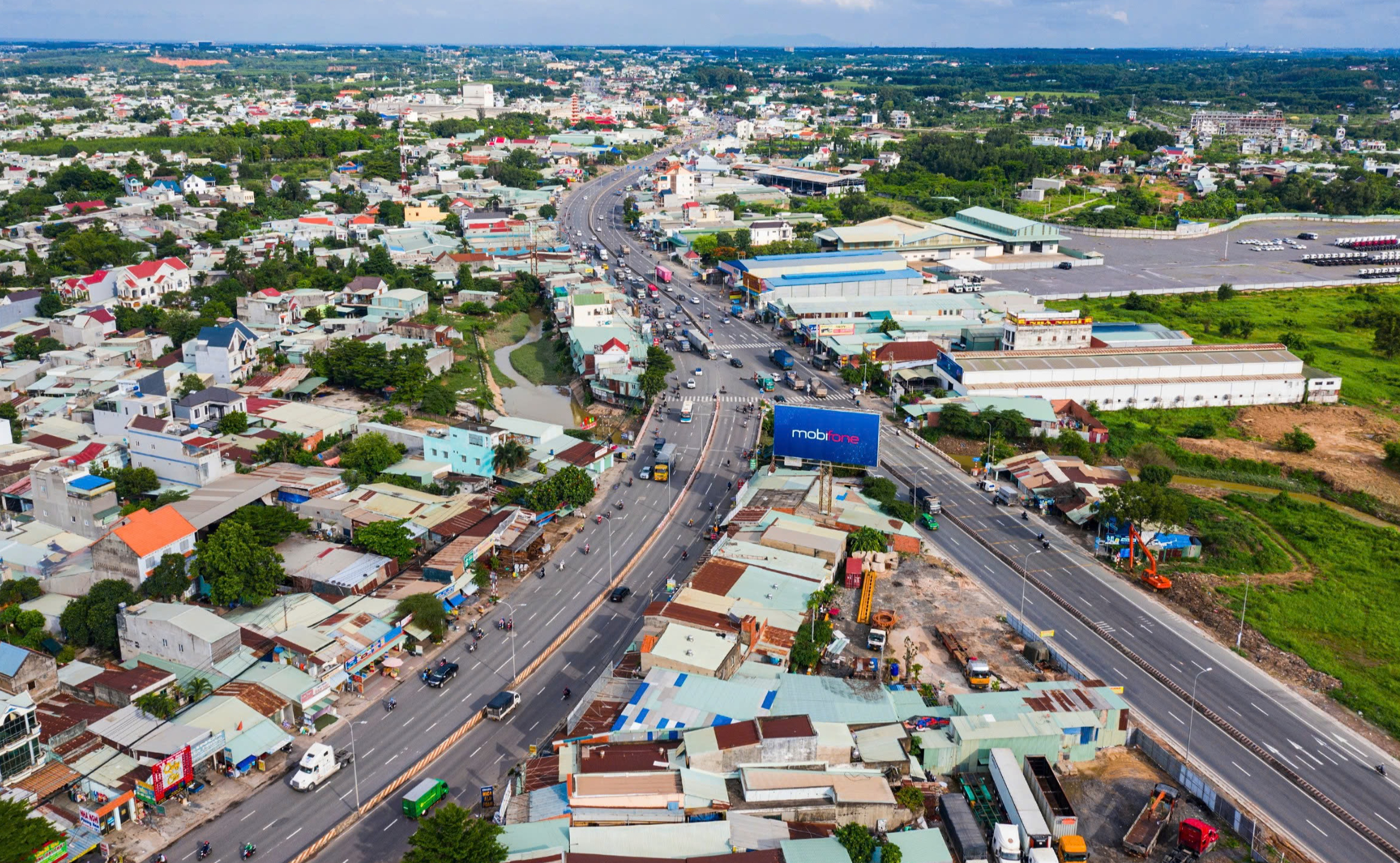 Hai nút giao "nghẹt thở" trên quốc lộ 51 cần giải cứu- Ảnh 6.