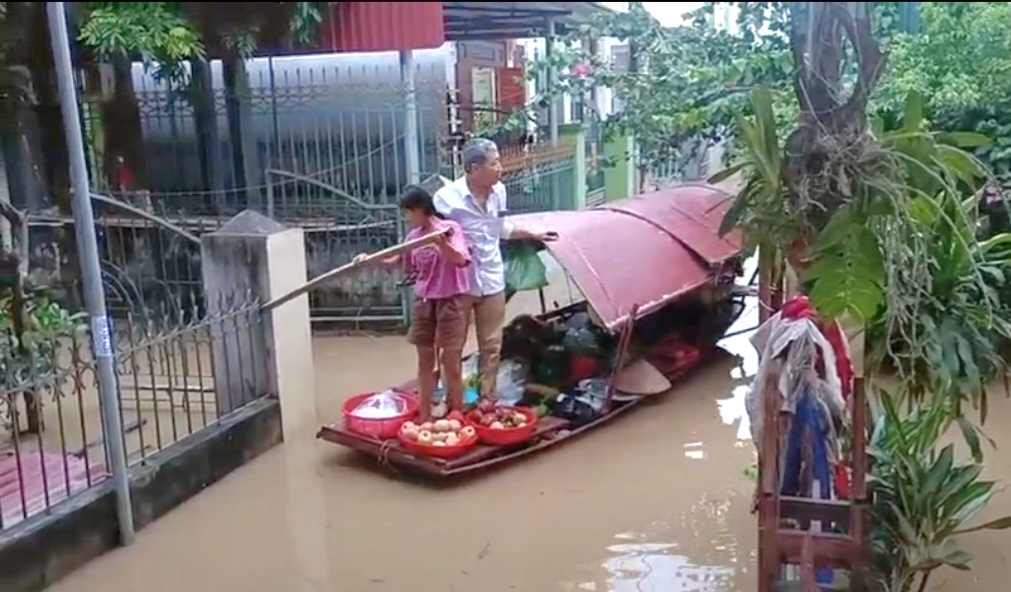 Nước sông dâng cao, hơn 600 hộ dân ở Ninh Bình bị cô lập- Ảnh 3.