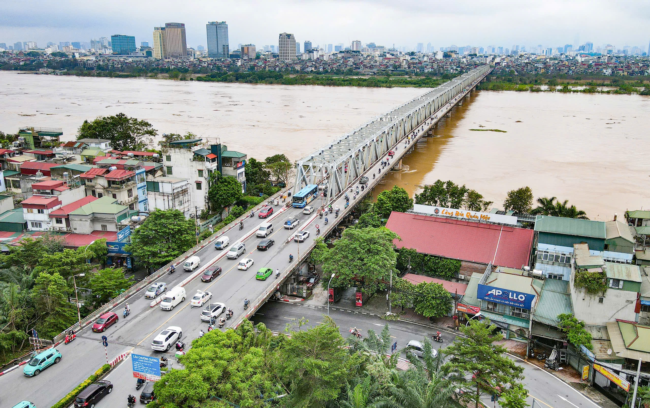 Toàn cảnh cầu Chương Dương, Long Biên ngày nước sông Hồng dâng cao- Ảnh 1.