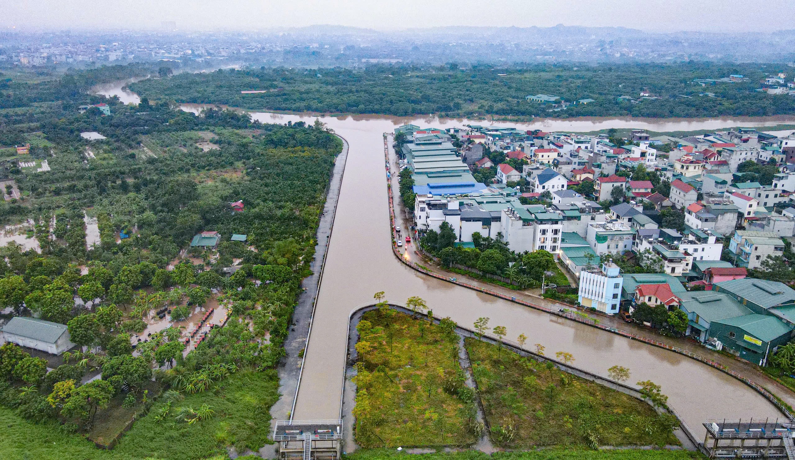 Hà Nội mưa lụt, dự án thoát nước 7.000 tỷ vẫn đủng đỉnh- Ảnh 3.