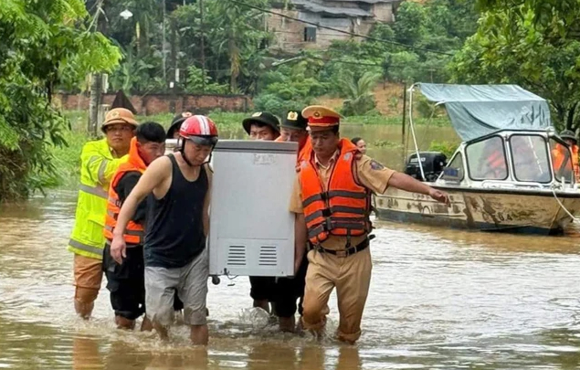 Phú Thọ: Nước lũ tràn đê, nhiều hộ dân phải di dời khẩn cấp- Ảnh 2.