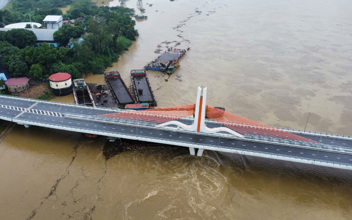 Tăng cường kiểm tra luồng đường thủy, kịp thời đưa phao báo hiệu trôi dạt về đúng vị trí