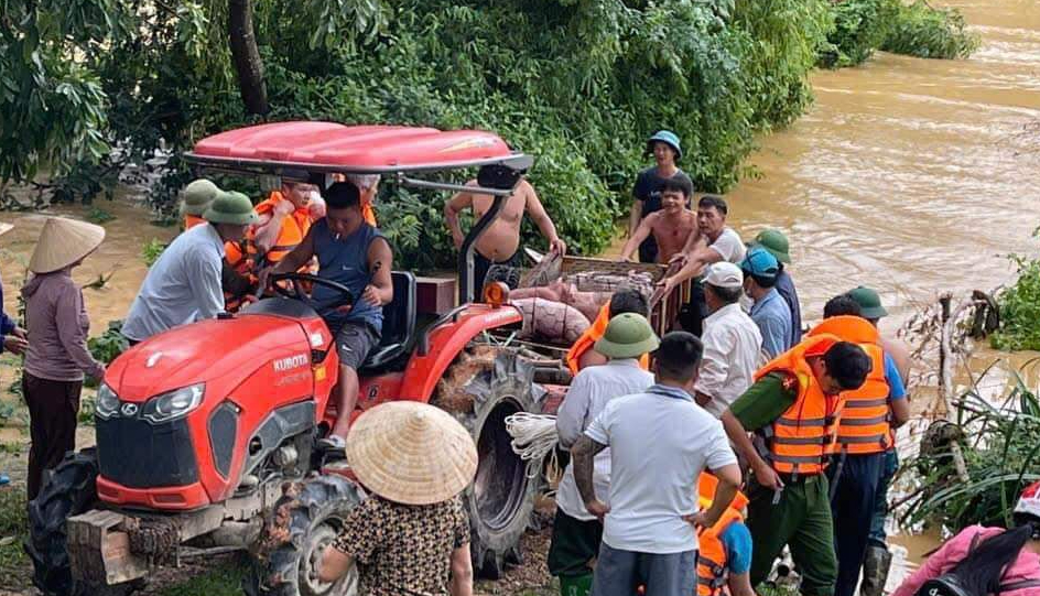 Vĩnh Phúc: Mực nước trên sông Phó Đáy lên cao, người dân phải di chuyển bằng thuyền- Ảnh 3.